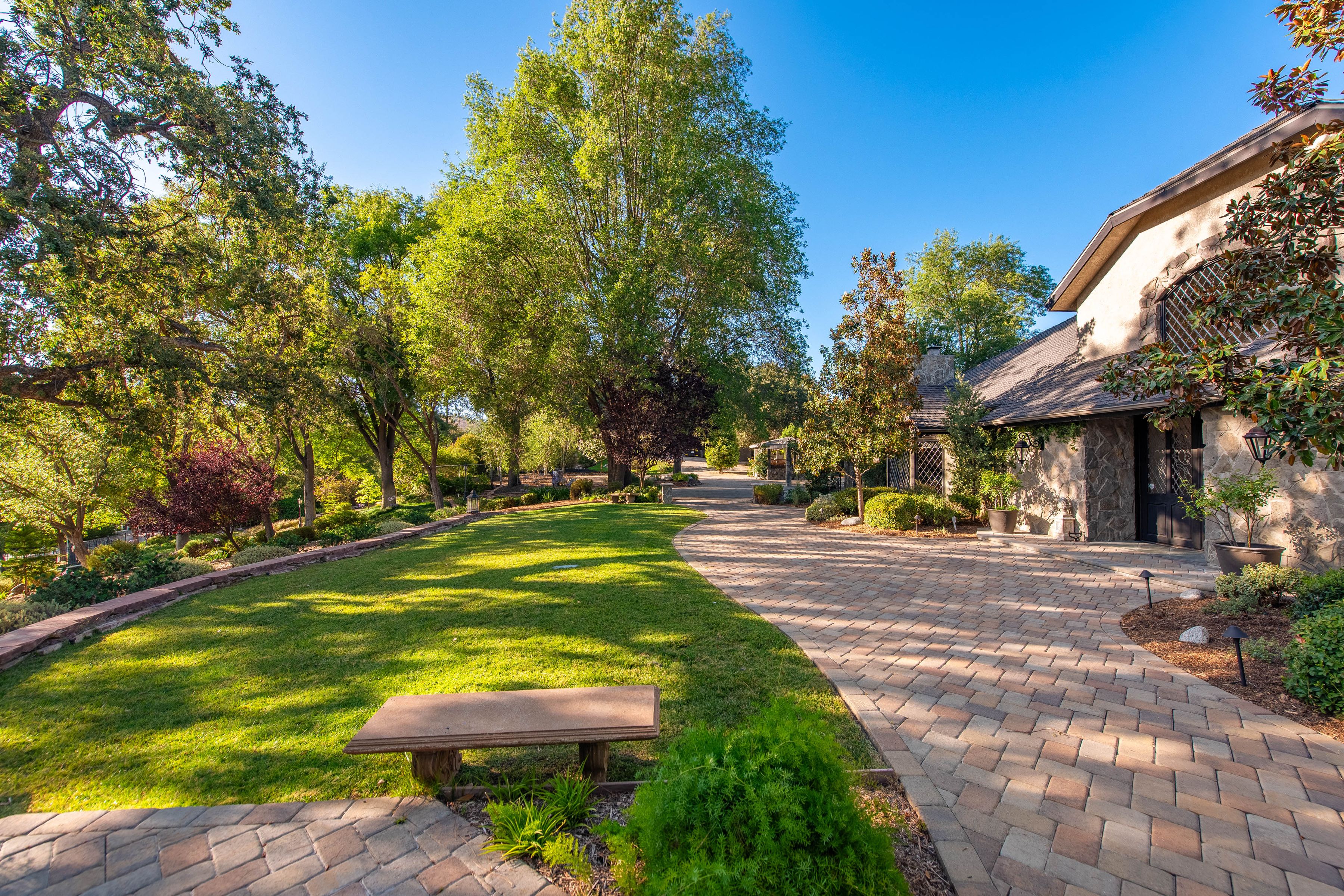  Gated Estate on Nearly 2 Acres - 物件實景