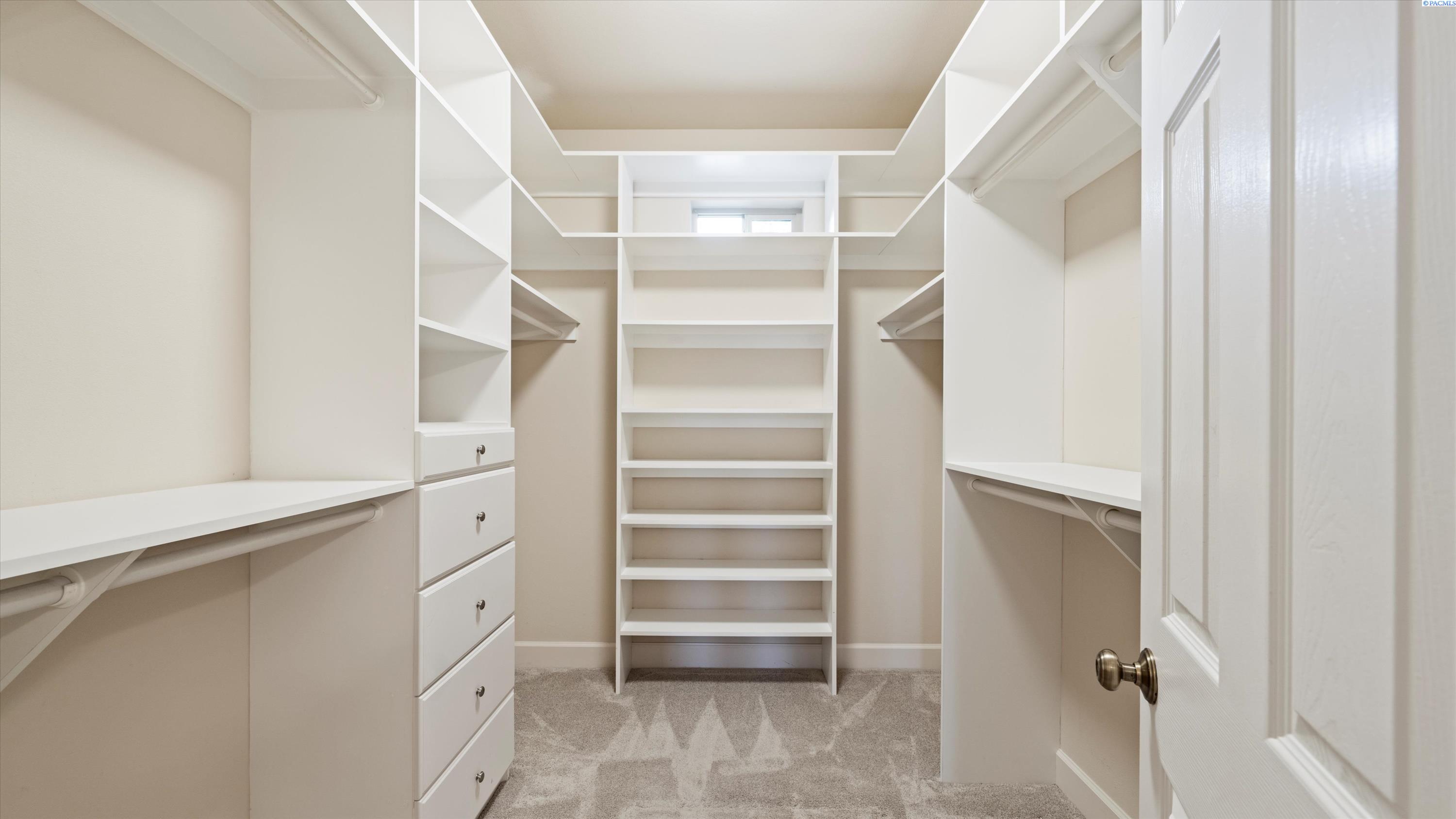 Richland, Washington, 99354, United States, 3 Bedrooms Bedrooms, ,3 BathroomsBathrooms,Residential,For Sale,1997405