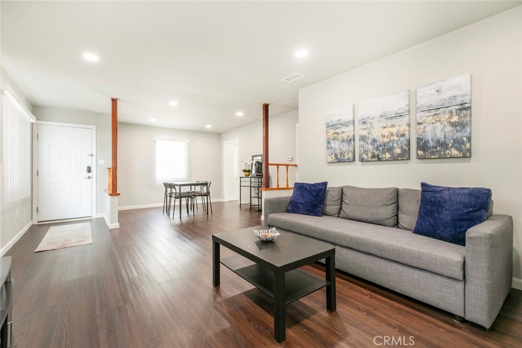 Sylmar, California, 91342, United States, 2 Bedrooms Bedrooms, ,1 BathroomBathrooms,Residential,For Sale,1960749