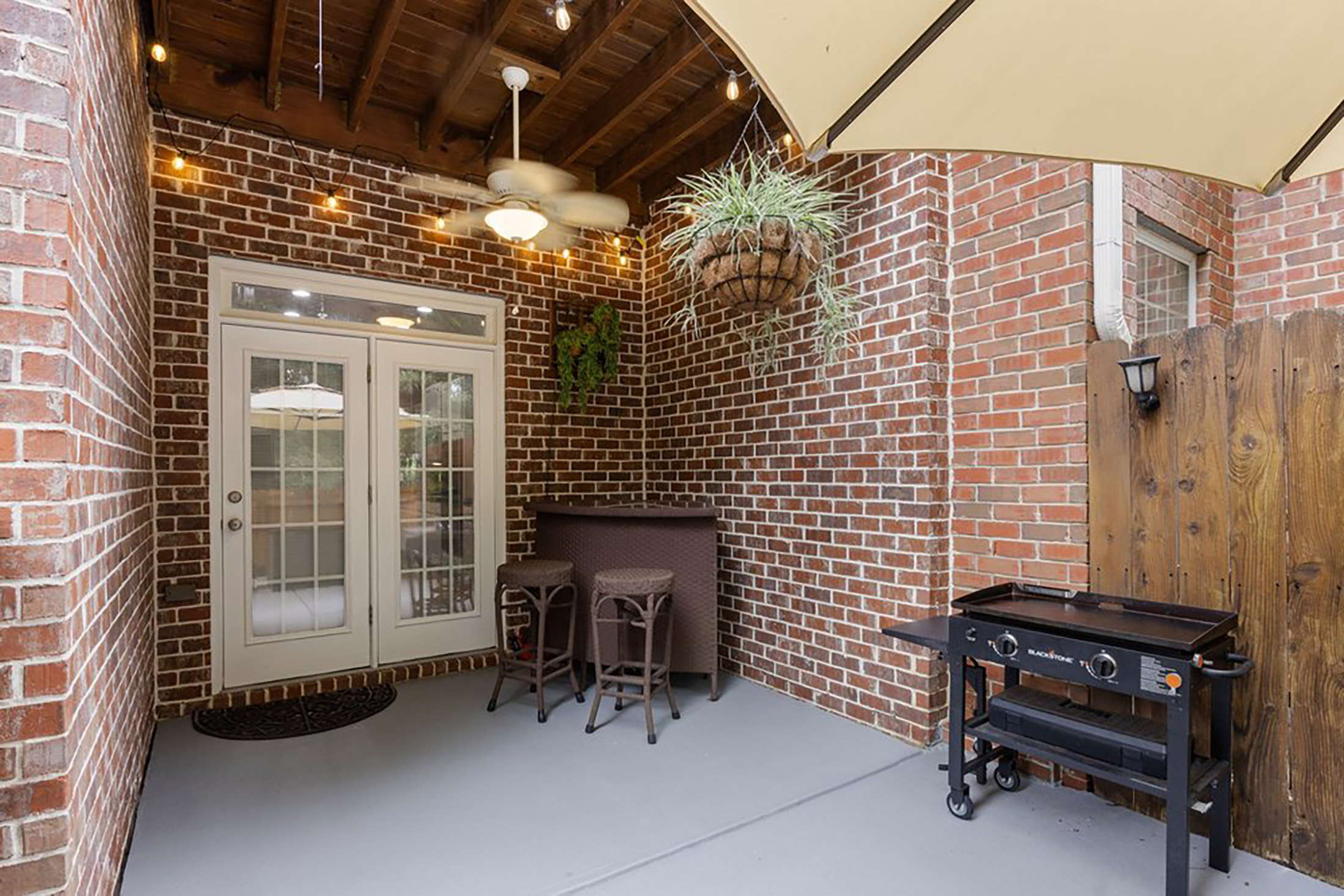  Turnkey Living in Gated Townhome Community - 物件實景