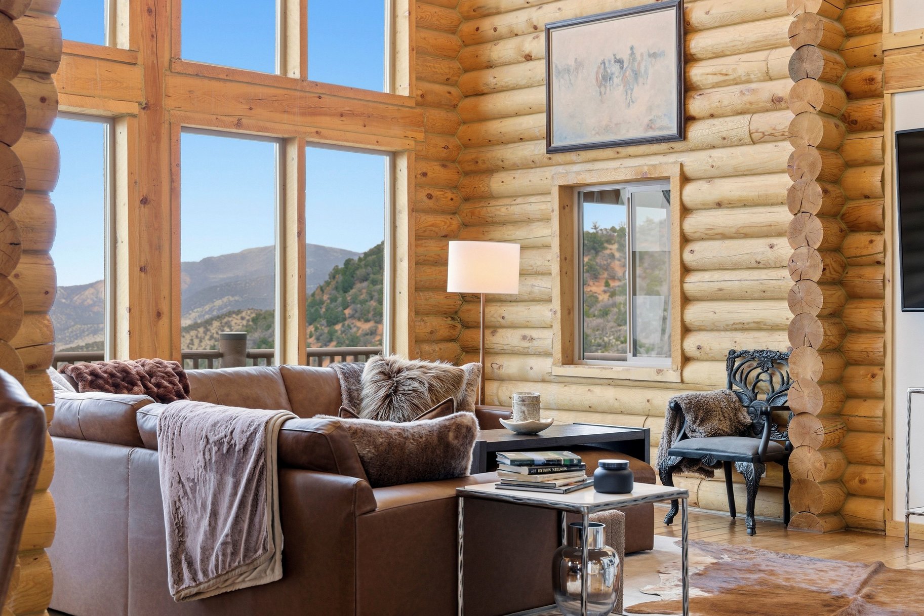  Renovated Log Cabin in Cedar Highlands with Wraparound Deck & Mountain Views - 物件實景