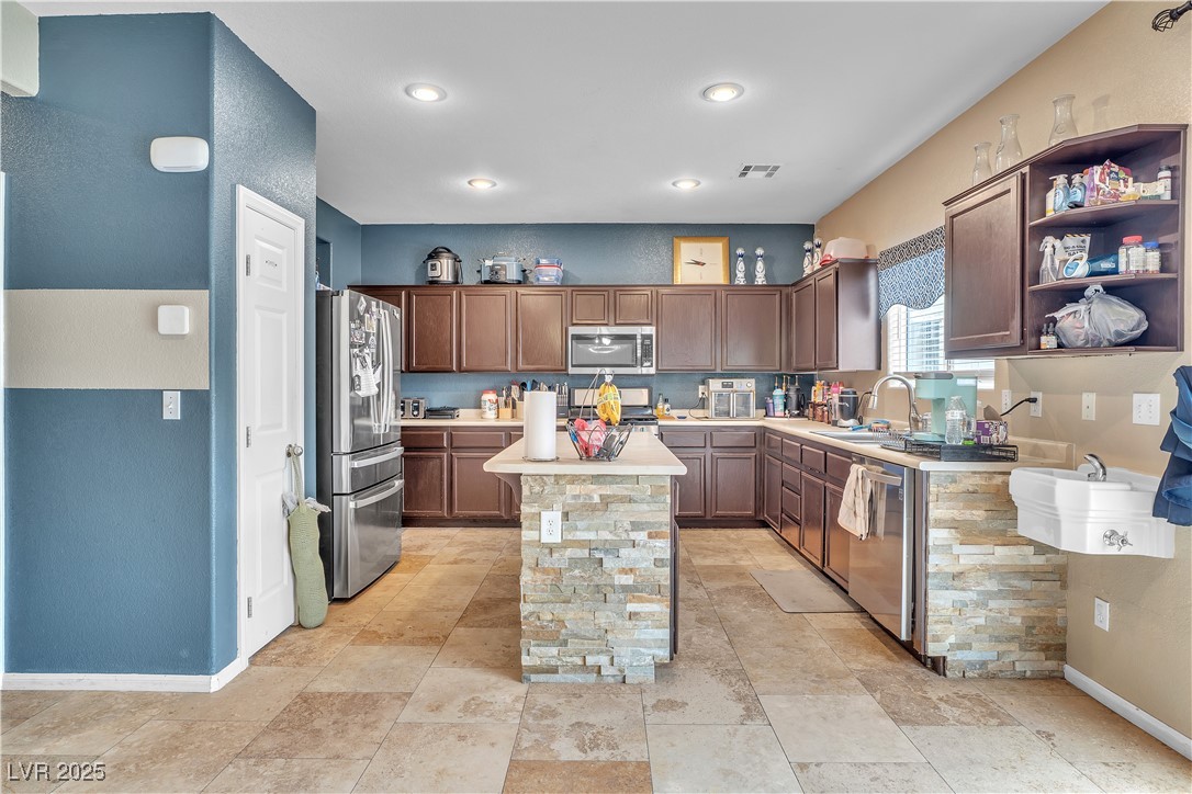 North Las Vegas, Nevada, 89081, United States, 4 Bedrooms Bedrooms, ,3 BathroomsBathrooms,Residential,For Sale,1996909