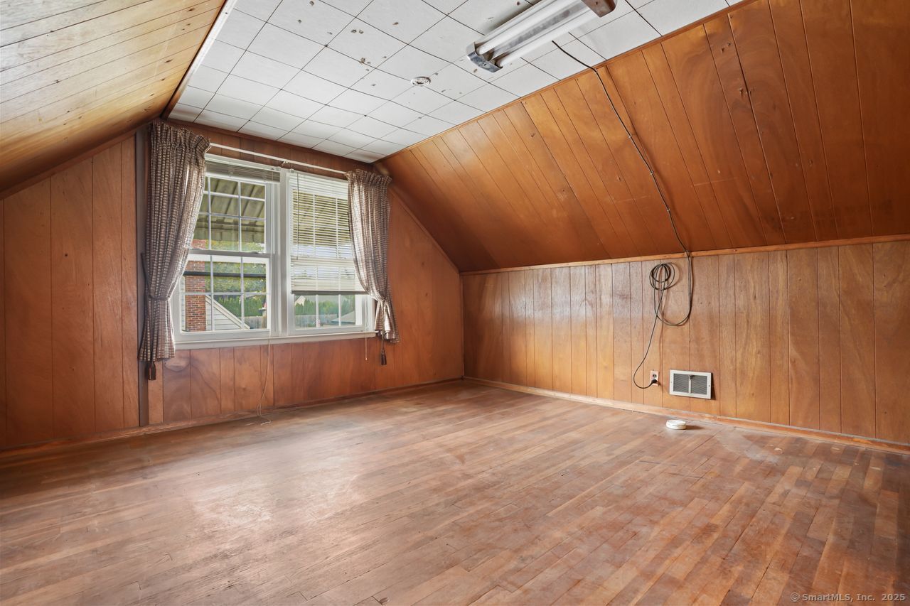 Stratford, Connecticut, 06615, United States, 3 Bedrooms Bedrooms, ,1 BathroomBathrooms,Residential,For Sale,1965569