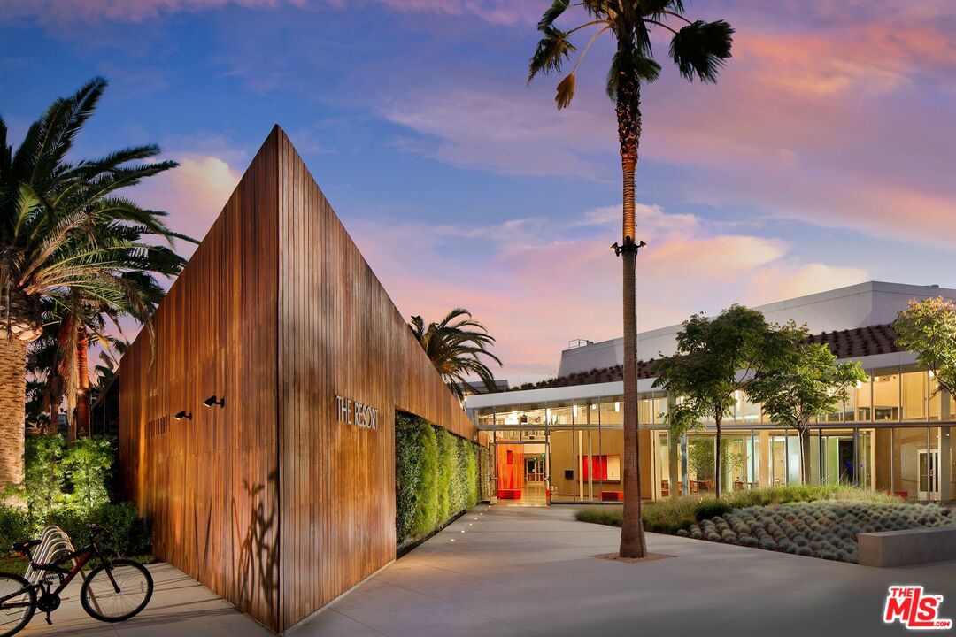Los Angeles, California, 90094, United States, 3 Bedrooms Bedrooms, ,4 BathroomsBathrooms,Residential,For Sale,1947041