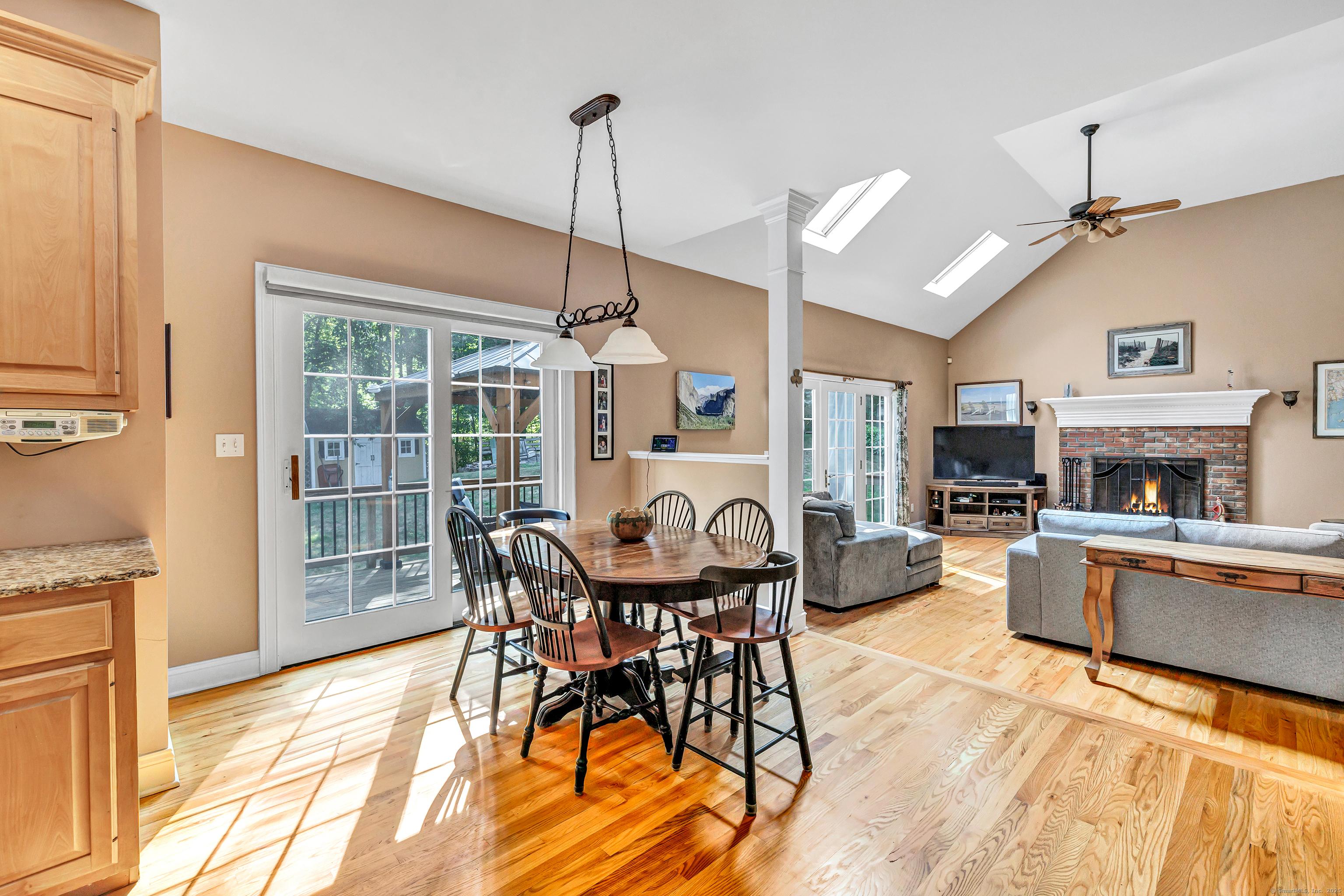 Shelton, Connecticut, 06484, United States, 4 Bedrooms Bedrooms, ,4 BathroomsBathrooms,Residential,For Sale,1937296