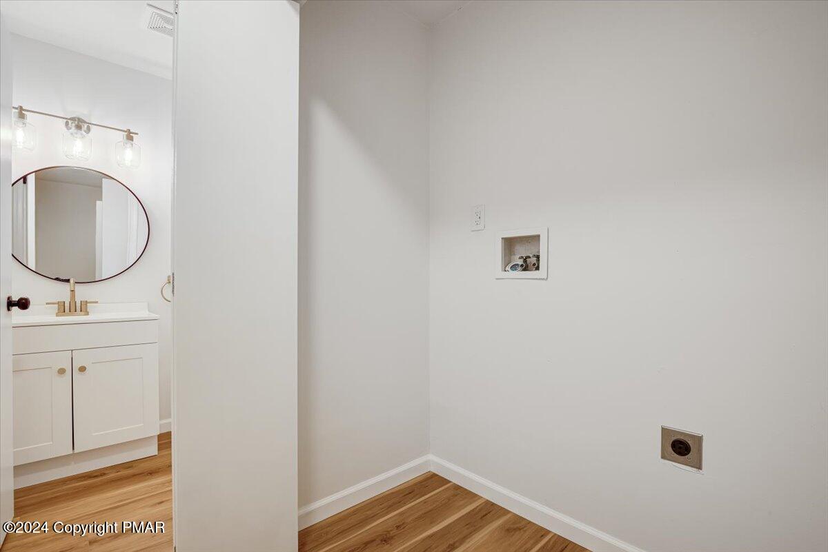Stroudsburg, Pennsylvania, 18360, United States, 4 Bedrooms Bedrooms, ,3 BathroomsBathrooms,Residential,For Sale,1858259