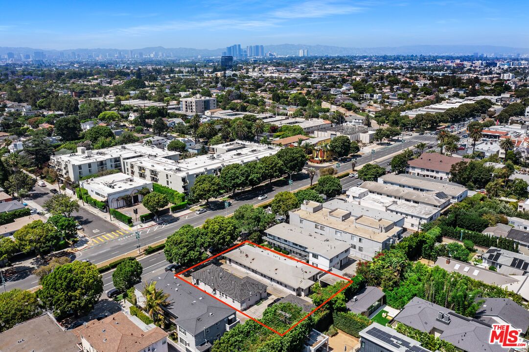 Los Angeles, California, 90066, United States, 7 Bedrooms Bedrooms, ,Residential,For Sale,1867047