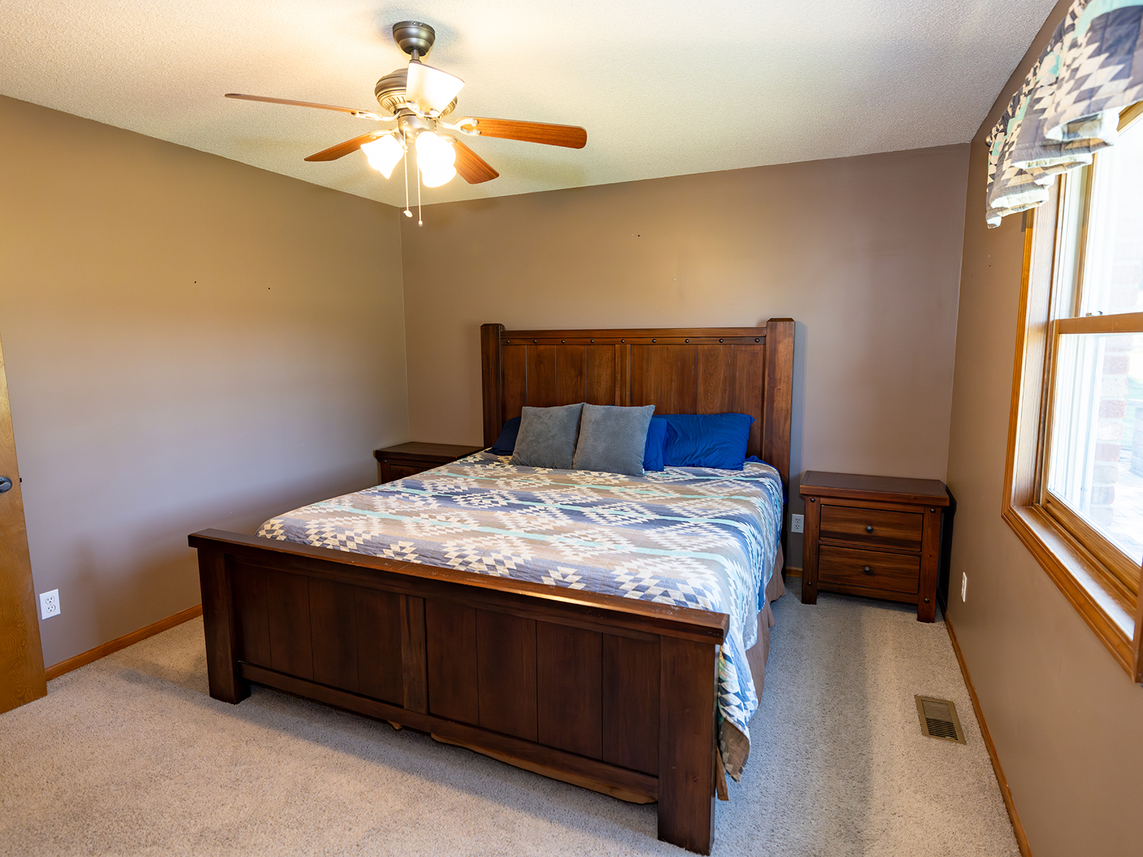 New London, Missouri, 63459, United States, 3 Bedrooms Bedrooms, ,2 BathroomsBathrooms,Residential,For Sale,1942717