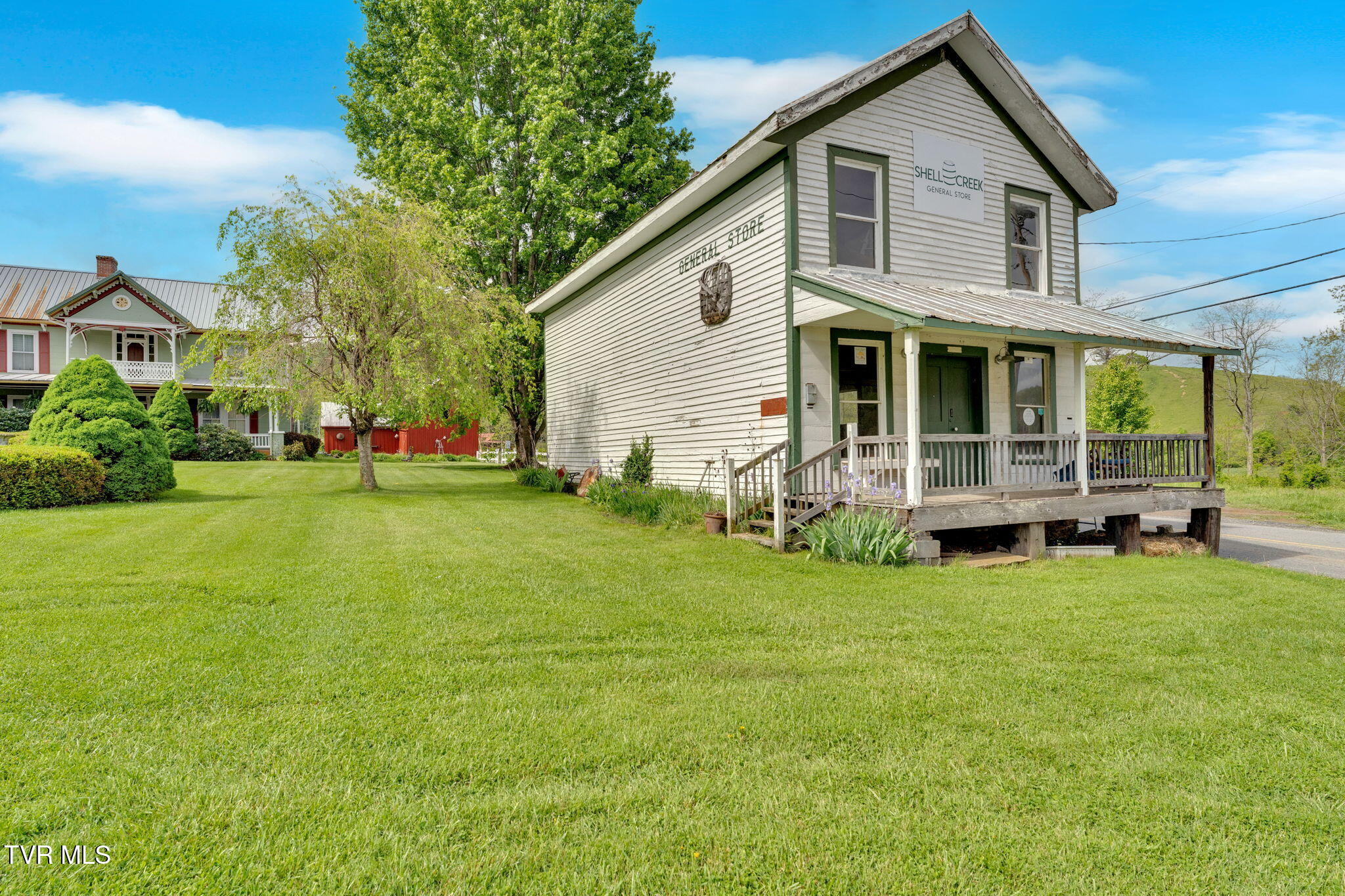 Roan Mountain, Tennessee, 37687, United States, 4 Bedrooms Bedrooms, ,2 BathroomsBathrooms,Residential,For Sale,2010992