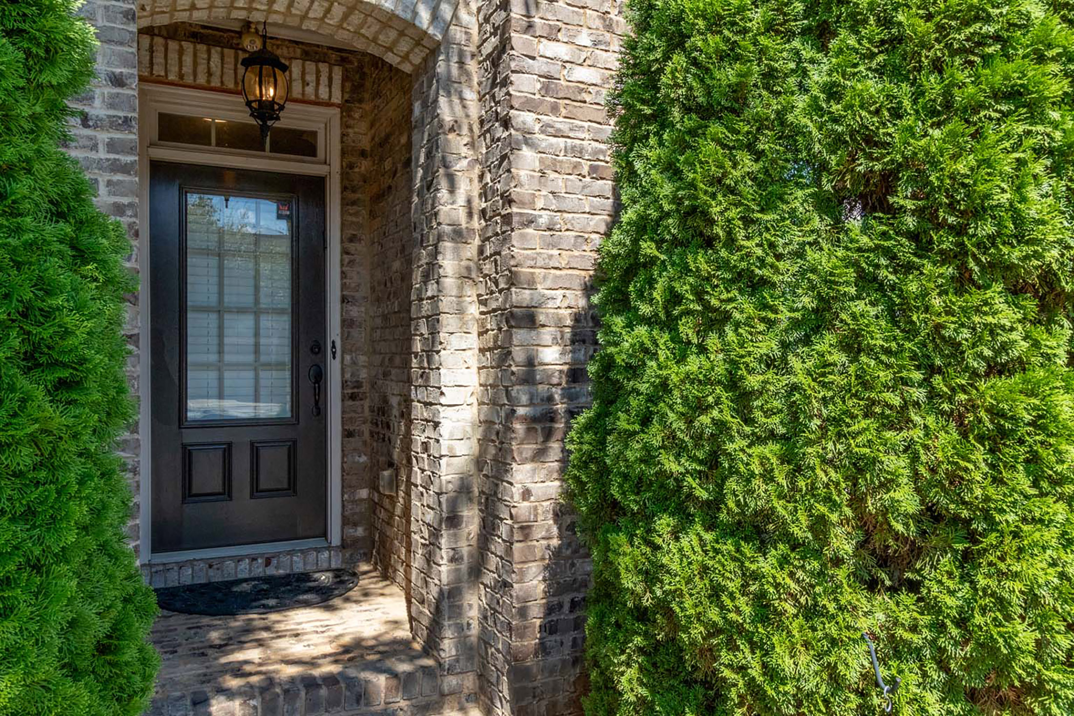  Four-Bedroom Brick Corner Lot in Jamestown - 物件實景