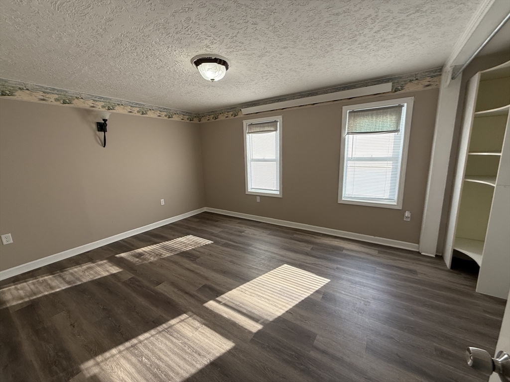 North Attleboro, Massachusetts, 02760, United States, 4 Bedrooms Bedrooms, ,2 BathroomsBathrooms,Residential,For Sale,1988350