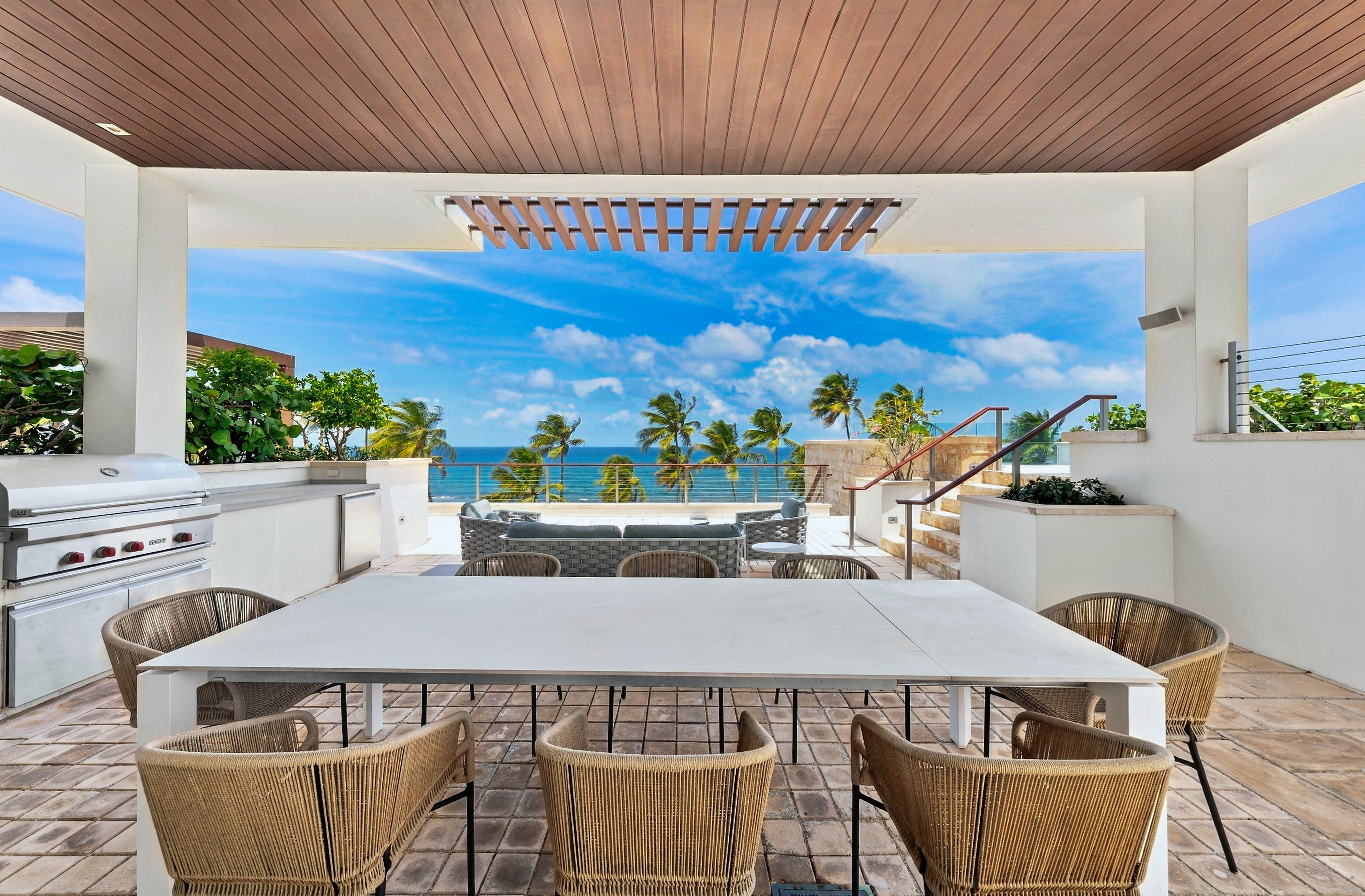  A Distinguished Oceanfront Penthouse on West Beach - 物件實景
