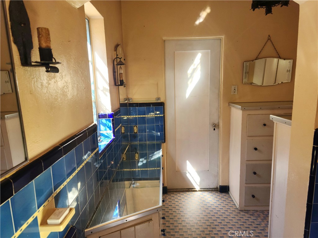 Riverside, California, 92501, United States, 4 Bedrooms Bedrooms, ,2 BathroomsBathrooms,Residential,For Sale,1966223