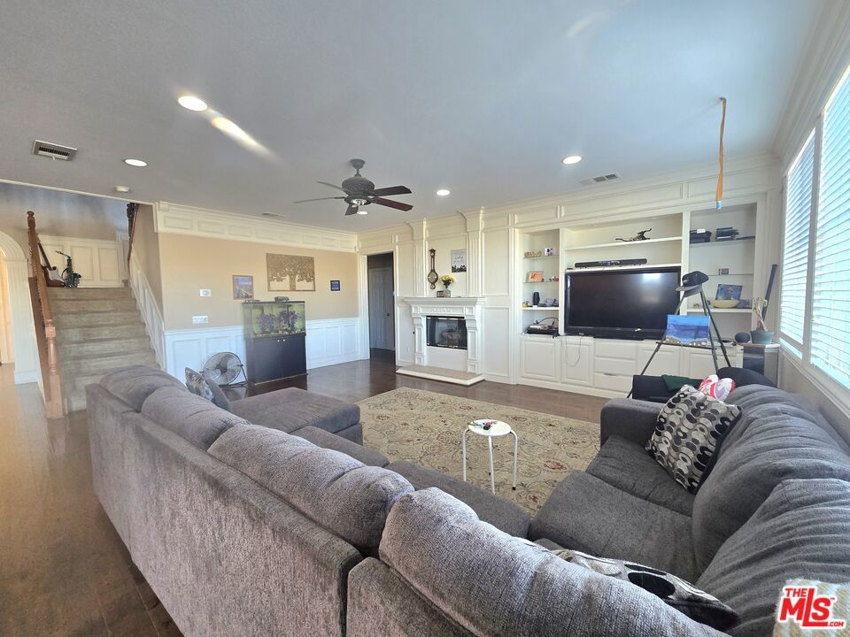 Palmdale, California, 93551, United States, 5 Bedrooms Bedrooms, ,4 BathroomsBathrooms,Residential,For Sale,2001552