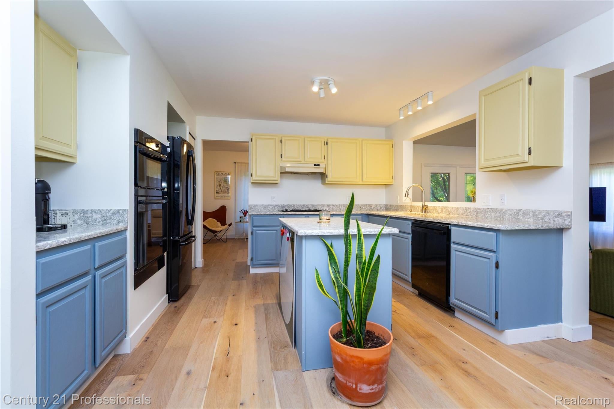 Troy, Michigan, 48084, United States, 4 Bedrooms Bedrooms, ,3 BathroomsBathrooms,Residential,For Sale,1976121