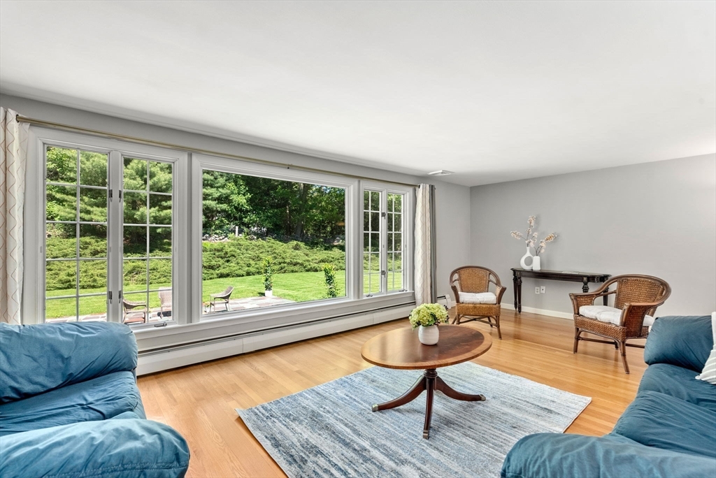 Weston, Massachusetts, 02493, United States, 4 Bedrooms Bedrooms, ,3 BathroomsBathrooms,Residential,For Sale,1838701