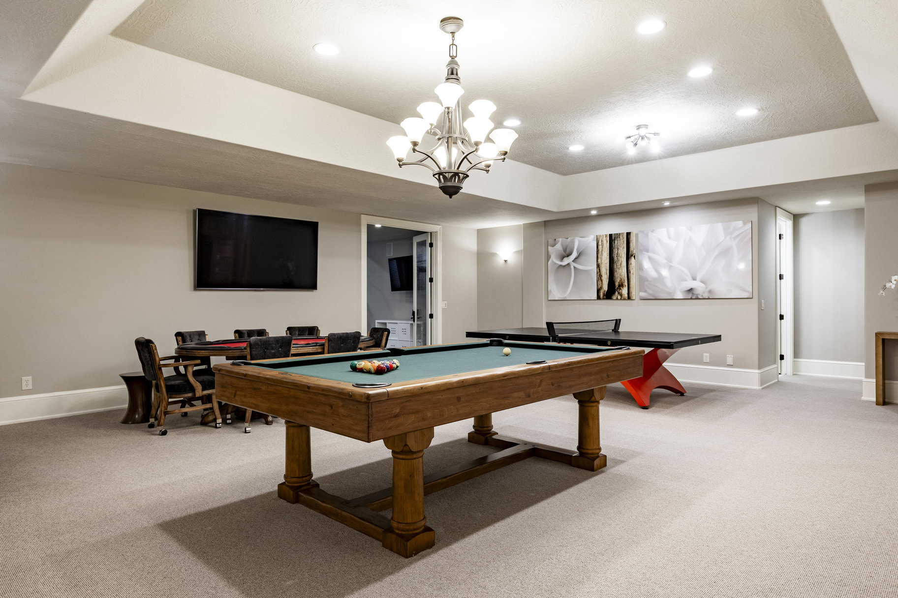  Gated West Jordan 2 Story Estate with 10 Car Garage and Swimming Pool - 物件實景