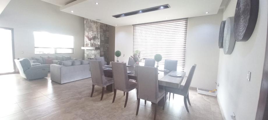 Circuito de la Pimavera, Torreón, Coahuila de Zaragoza, 27018, Mexico, 5 Bedrooms Bedrooms, ,3 BathroomsBathrooms,Residential,For Sale,Circuito de la Pimavera,1587997