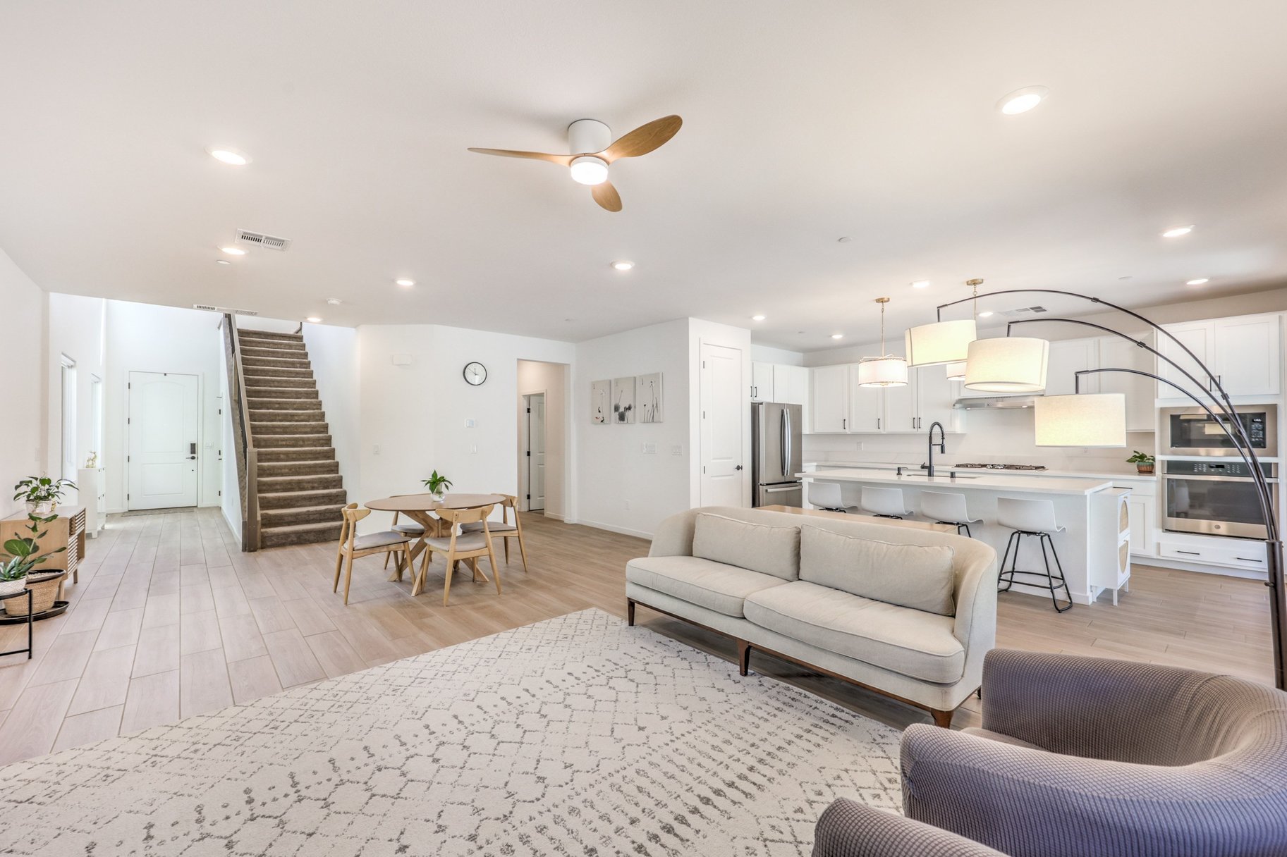  Beautifully Upgraded 2-Story Home in a Gated Community in Summerlin West - 物件實景