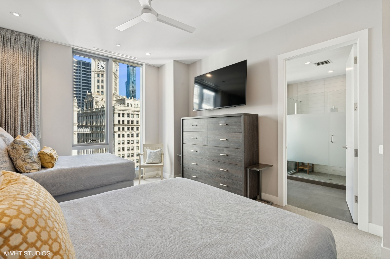 Chicago, Illinois, 60611, United States, 3 Bedrooms Bedrooms, ,4 BathroomsBathrooms,Residential,For Sale,1903791