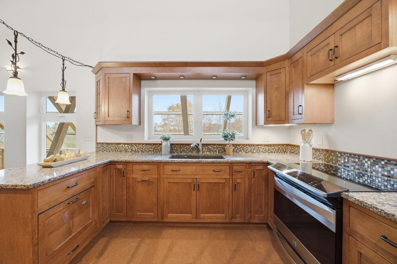 Meredith, New Hampshire, 03253, United States, 2 Bedrooms Bedrooms, ,3 BathroomsBathrooms,Residential,For Sale,1988258