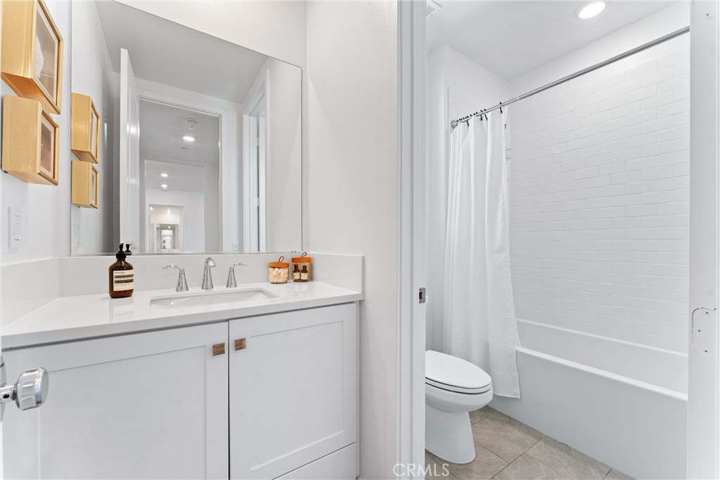 Irvine, California, 92618, United States, 2 Bedrooms Bedrooms, ,2 BathroomsBathrooms,Residential,For Sale,1988212