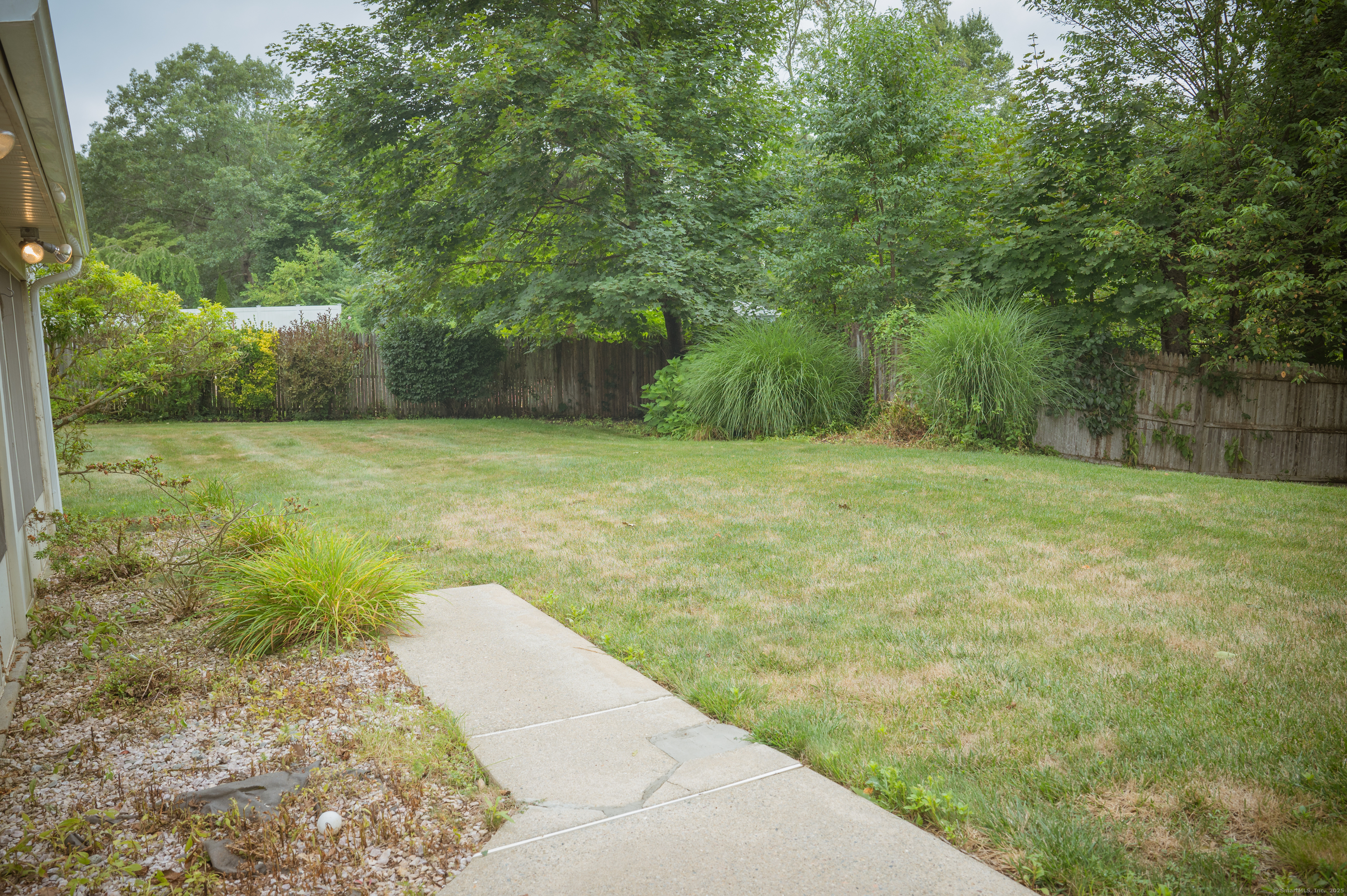 Branford, Connecticut, 06405, United States, 3 Bedrooms Bedrooms, ,2 BathroomsBathrooms,Residential,For Sale,1907106