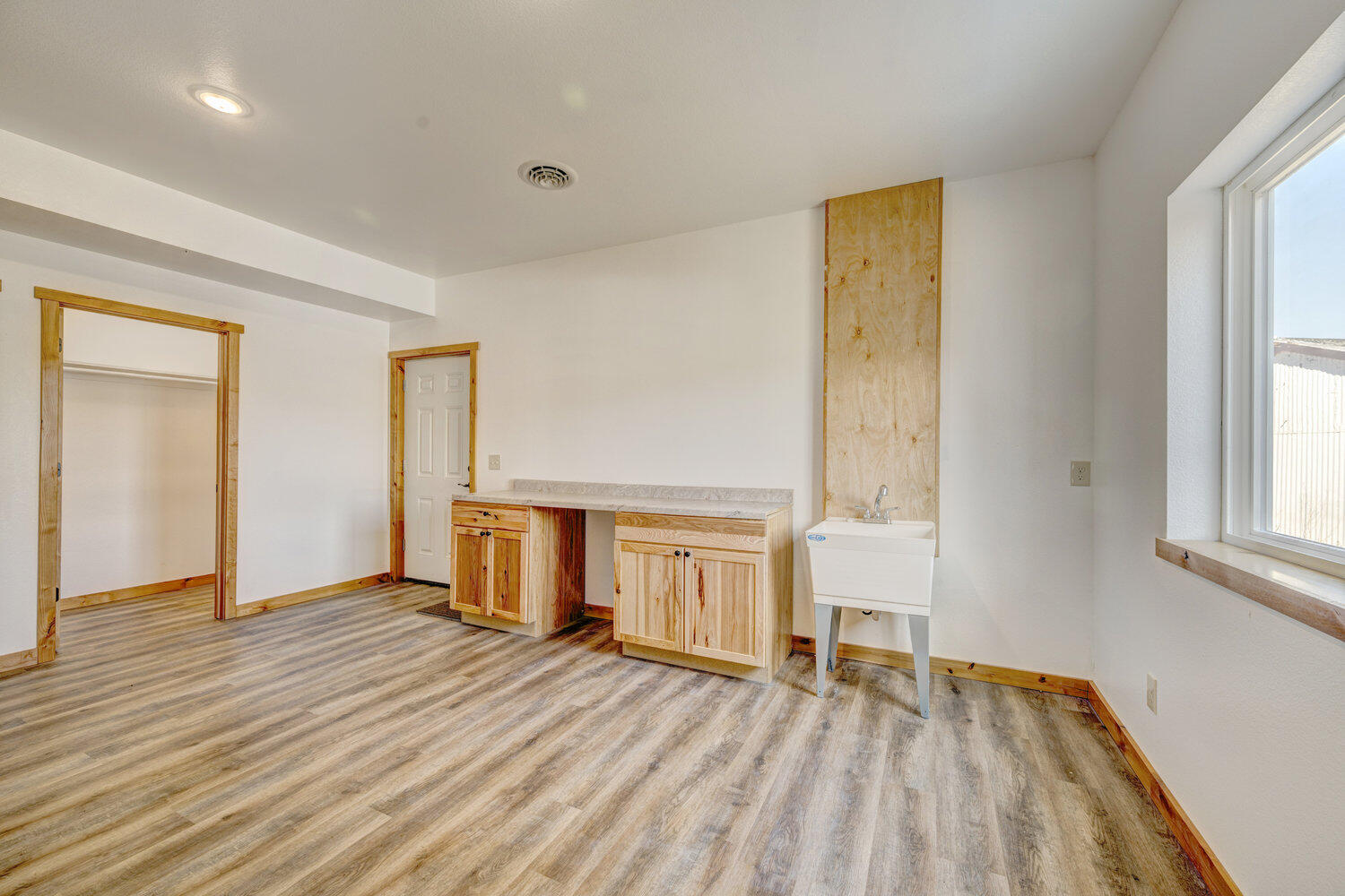Wyarno, Wyoming, 82845, United States, 6 Bedrooms Bedrooms, ,3 BathroomsBathrooms,Residential,For Sale,1941792