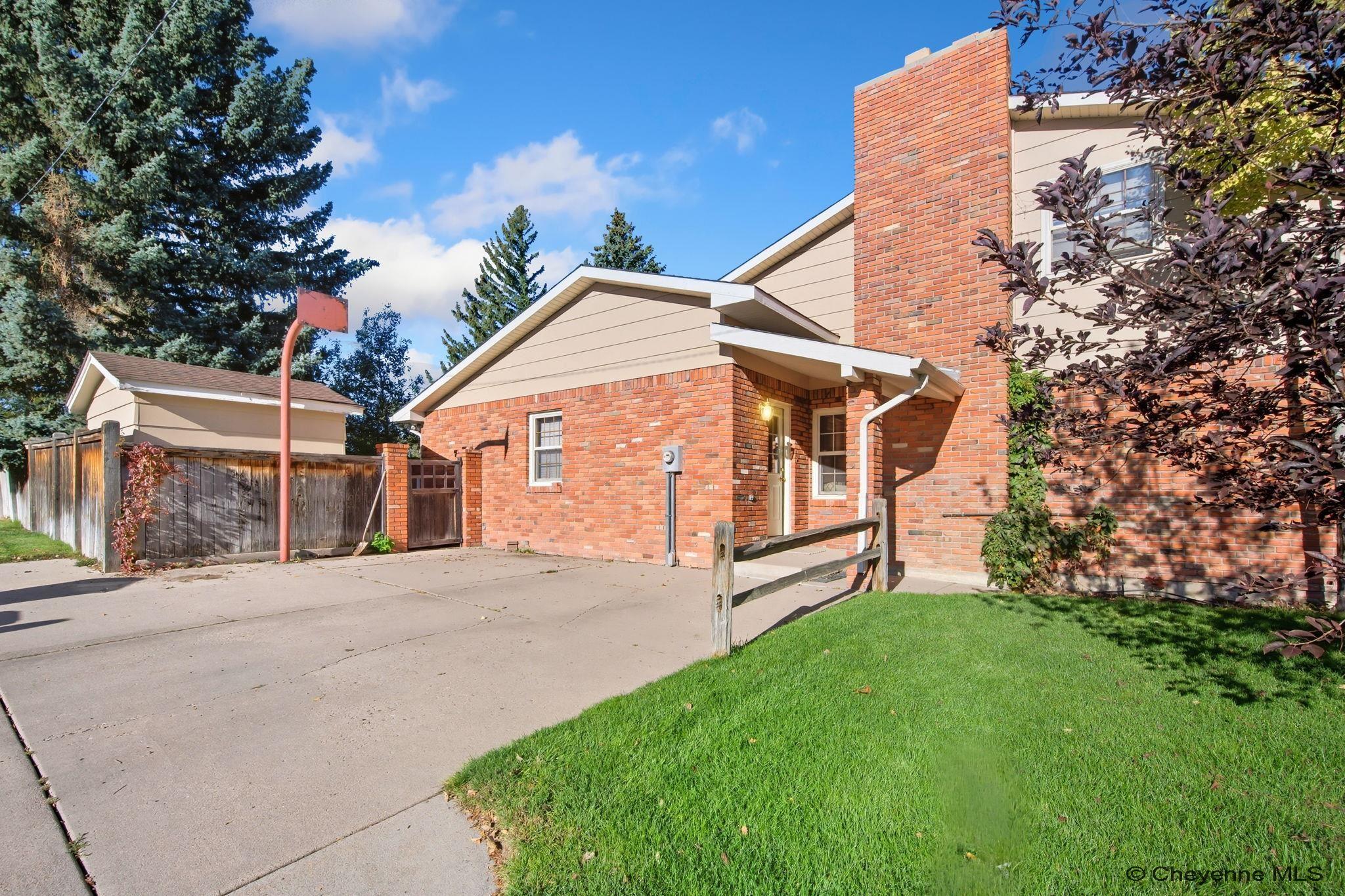 Cheyenne, Wyoming, 82001, United States, 5 Bedrooms Bedrooms, ,4 BathroomsBathrooms,Residential,For Sale,1992954