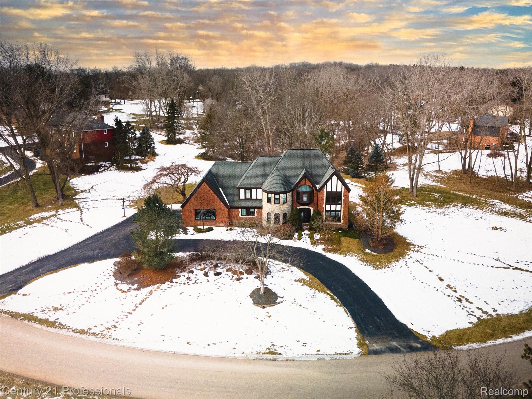 Rochester, Michigan, 48306, United States, 4 Bedrooms Bedrooms, ,3 BathroomsBathrooms,Residential,For Sale,1943231