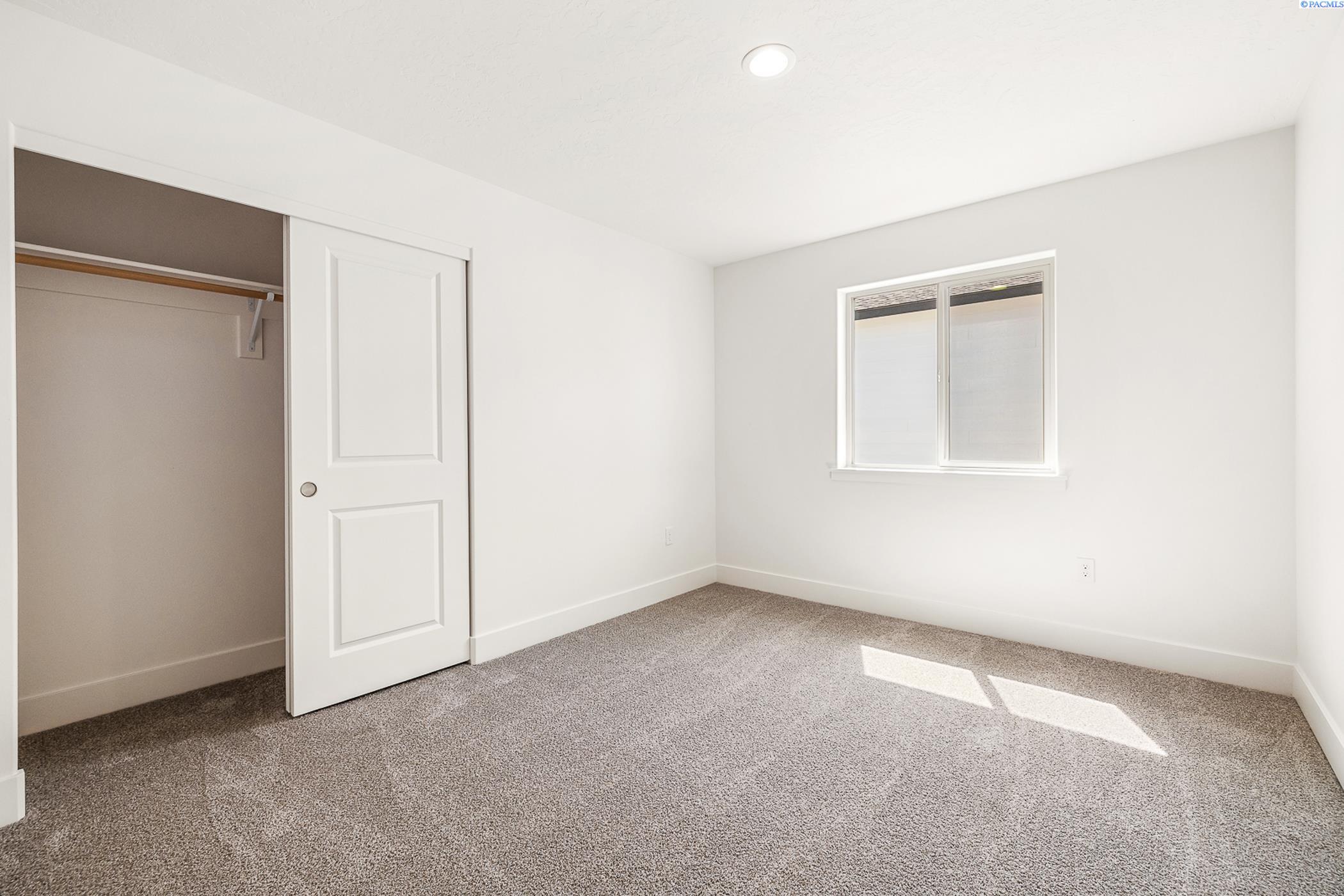 Kennewick, Washington, 99337, United States, 7 Bedrooms Bedrooms, ,Residential,For Sale,1793347