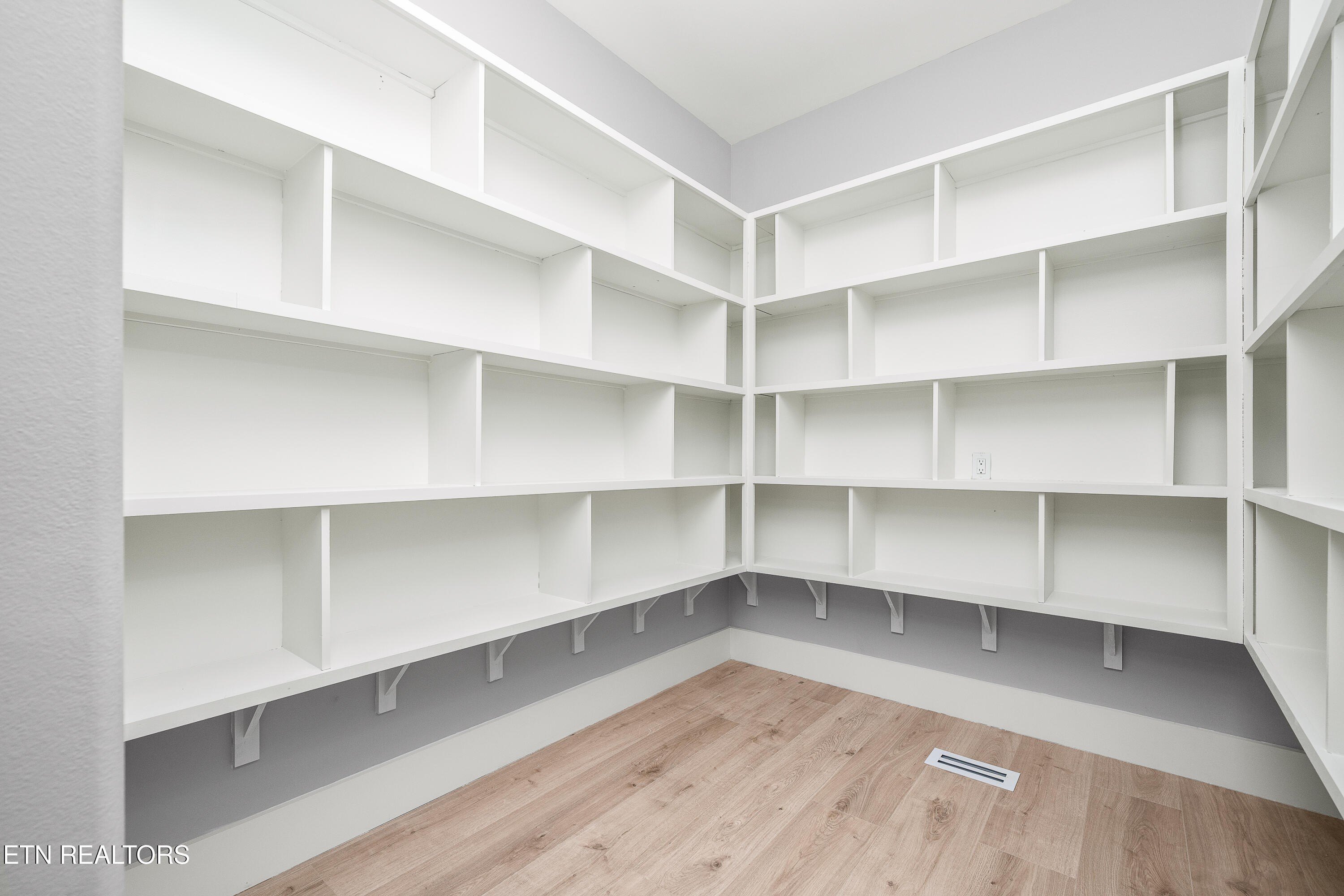 Crossville, Tennessee, 38555, United States, 4 Bedrooms Bedrooms, ,5 BathroomsBathrooms,Residential,For Sale,1977925