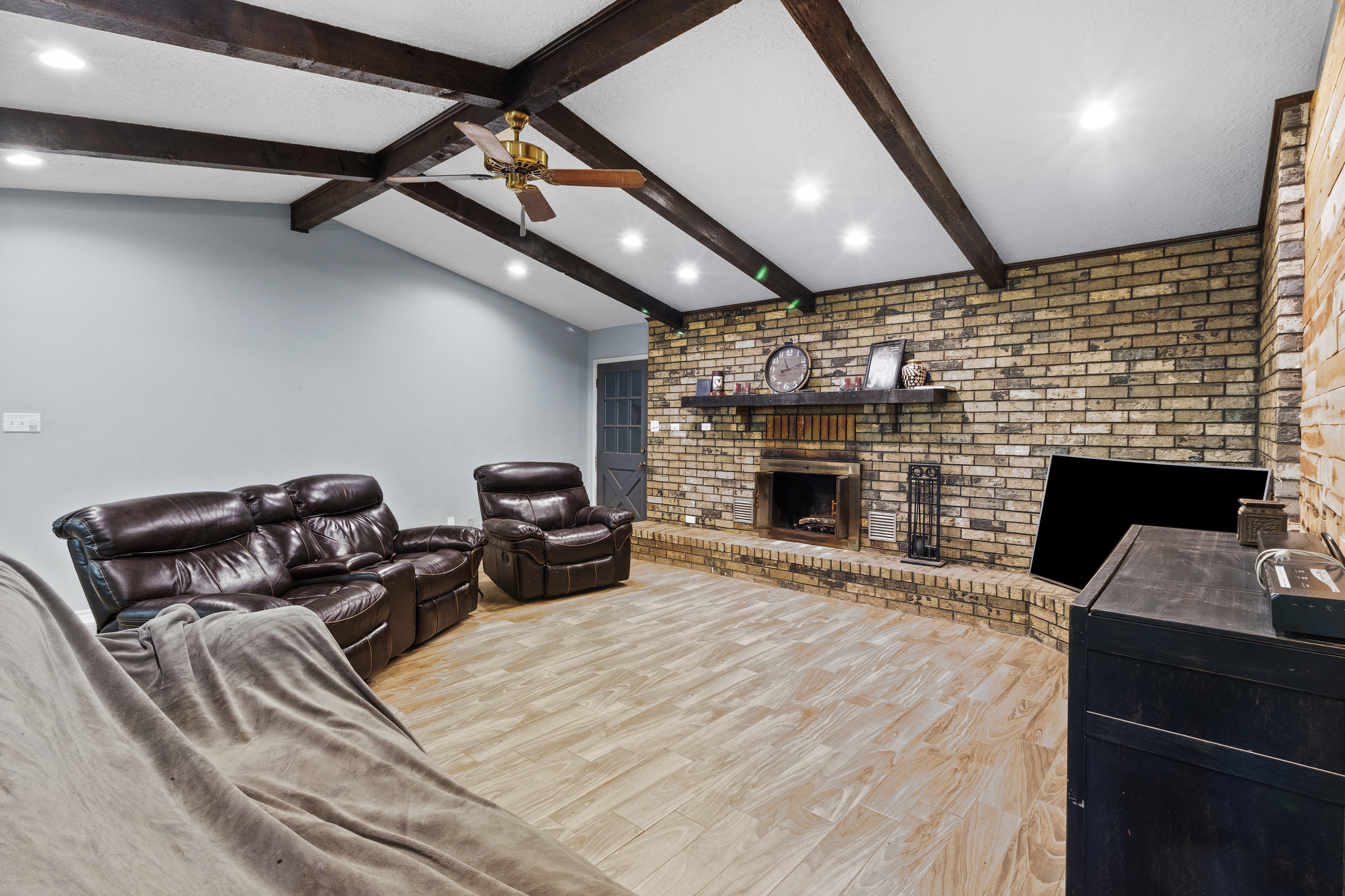 Henderson, Texas, 75652, United States, 6 Bedrooms Bedrooms, ,5 BathroomsBathrooms,Residential,For Sale,1920809