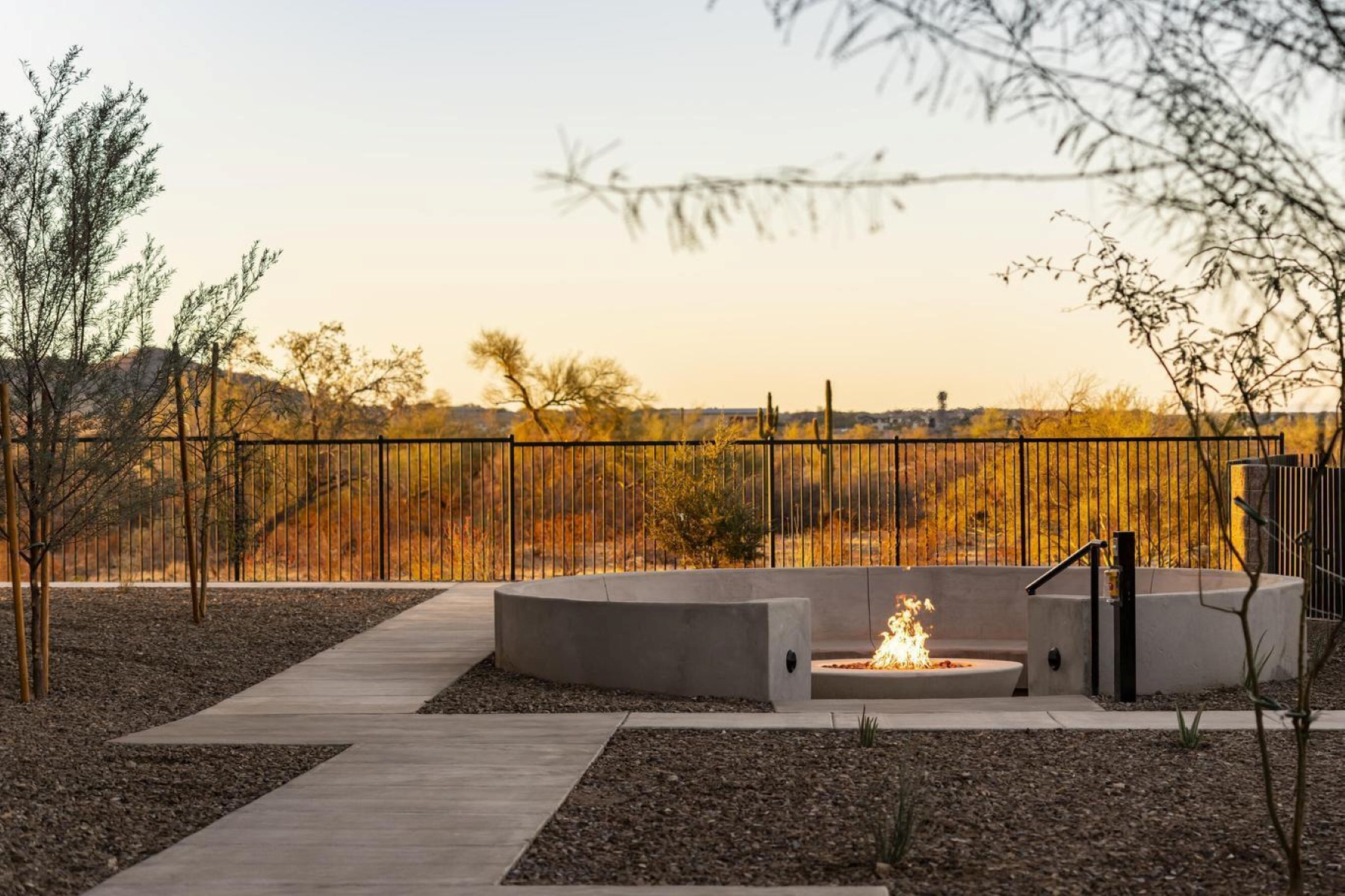  2121 W Sonoran Desert Drive  Phoenix, AZ - 物件實景