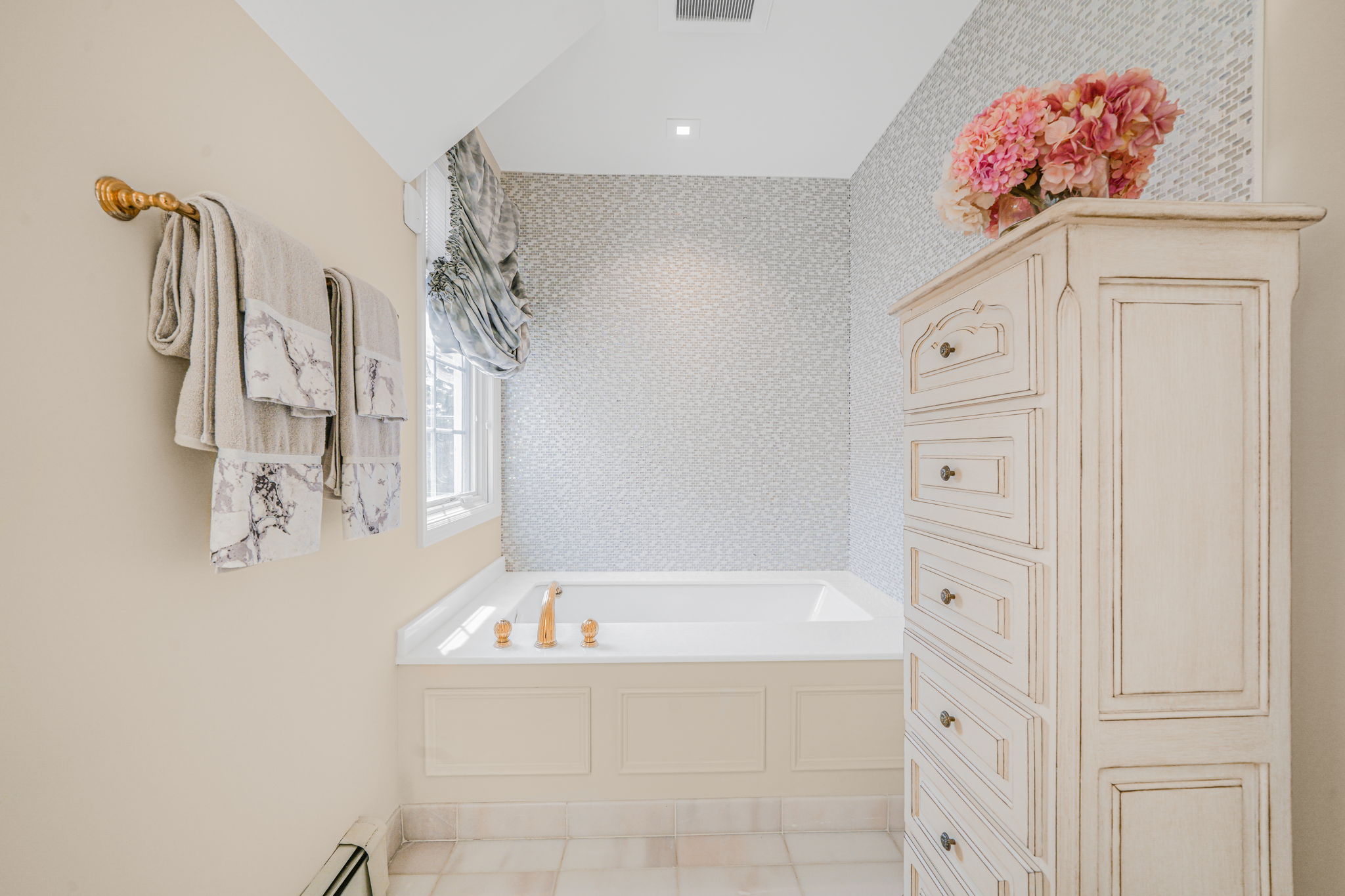 Montville, New Jersey, 07045, United States, 4 Bedrooms Bedrooms, ,5 BathroomsBathrooms,Residential,For Sale,1973706