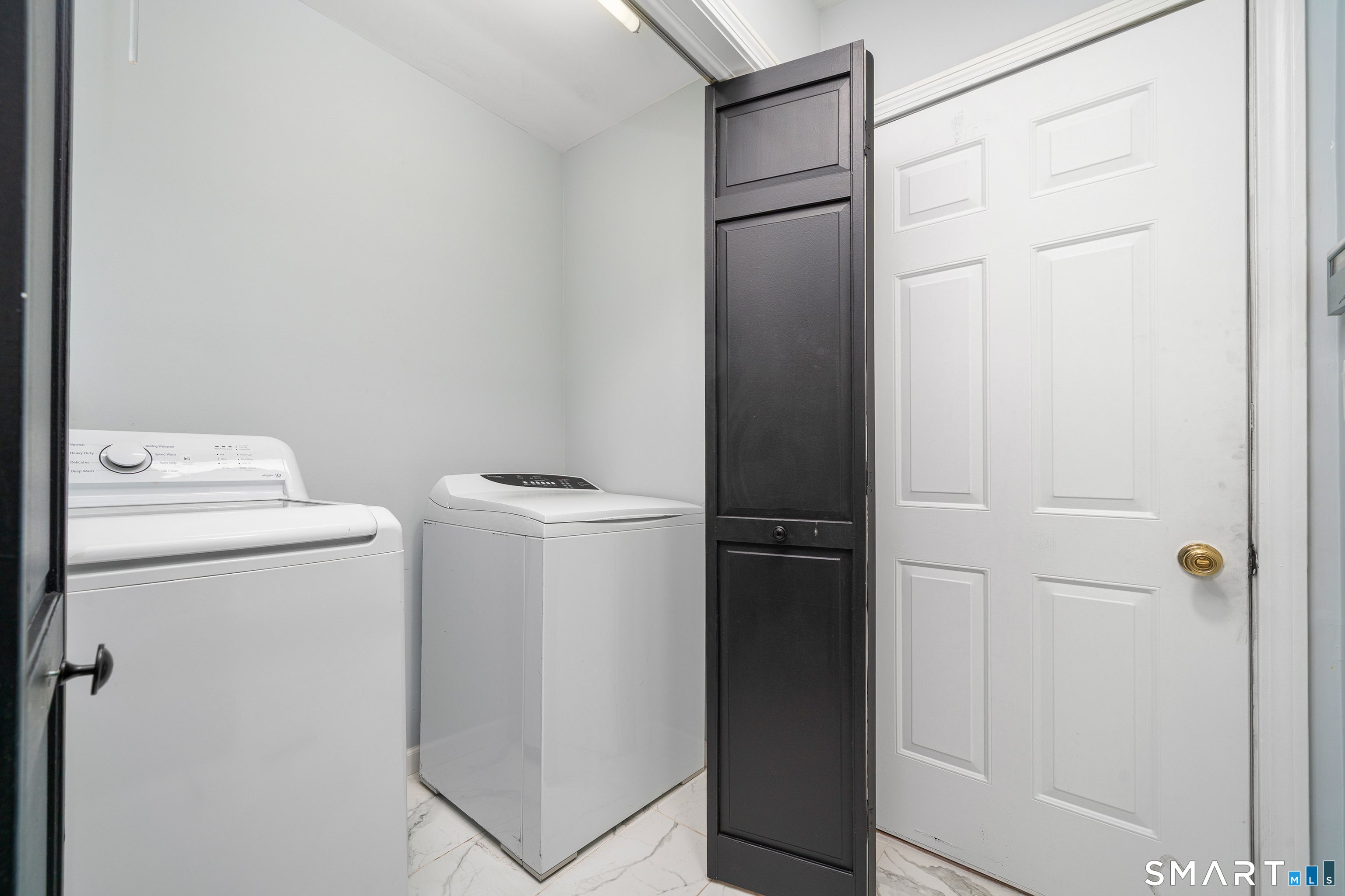 Middletown, Connecticut, 06457, United States, 5 Bedrooms Bedrooms, ,5 BathroomsBathrooms,Residential,For Sale,2042912