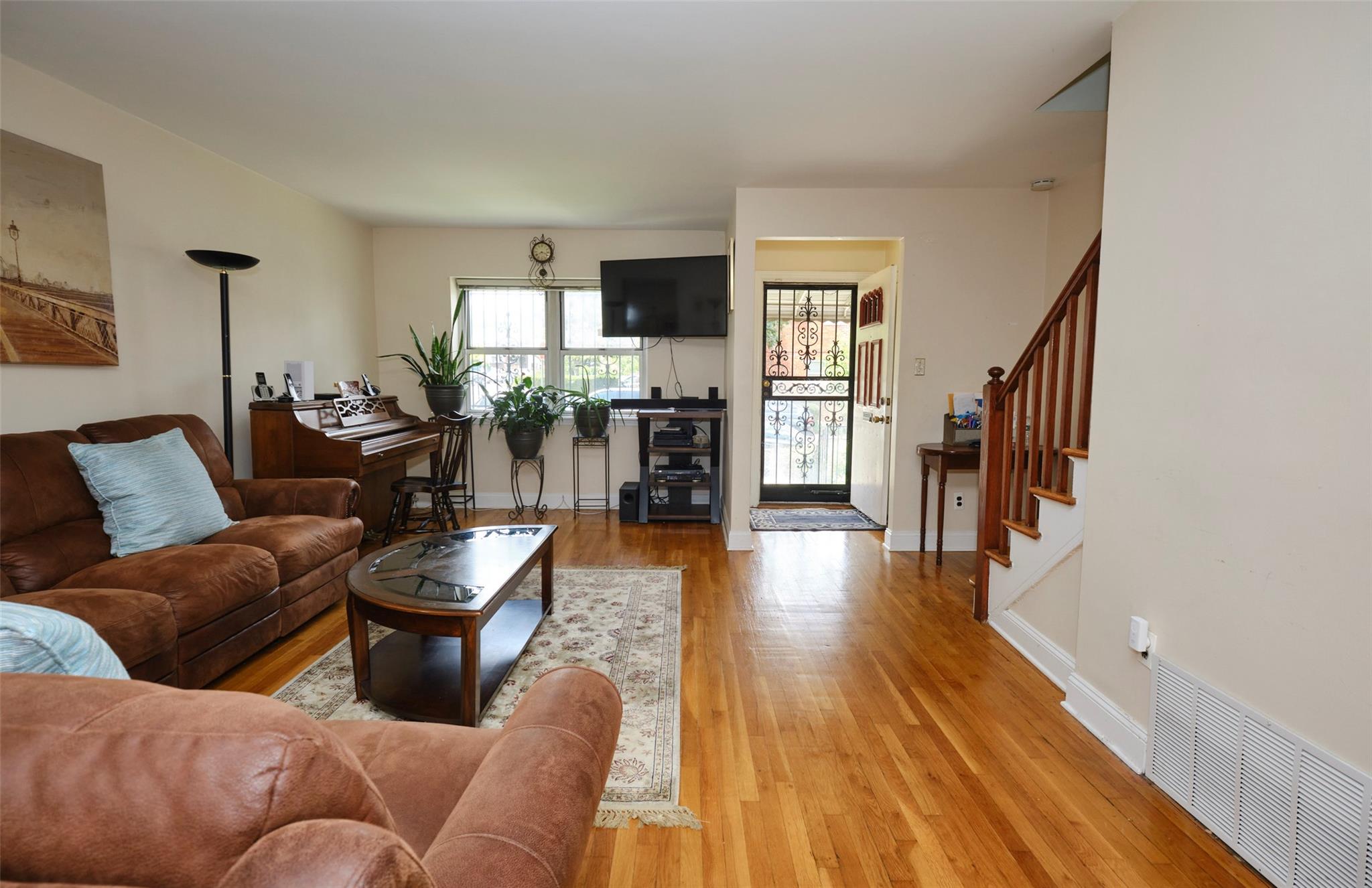 Bronx, New York, 10469, United States, 3 Bedrooms Bedrooms, ,3 BathroomsBathrooms,Residential,For Sale,1907076