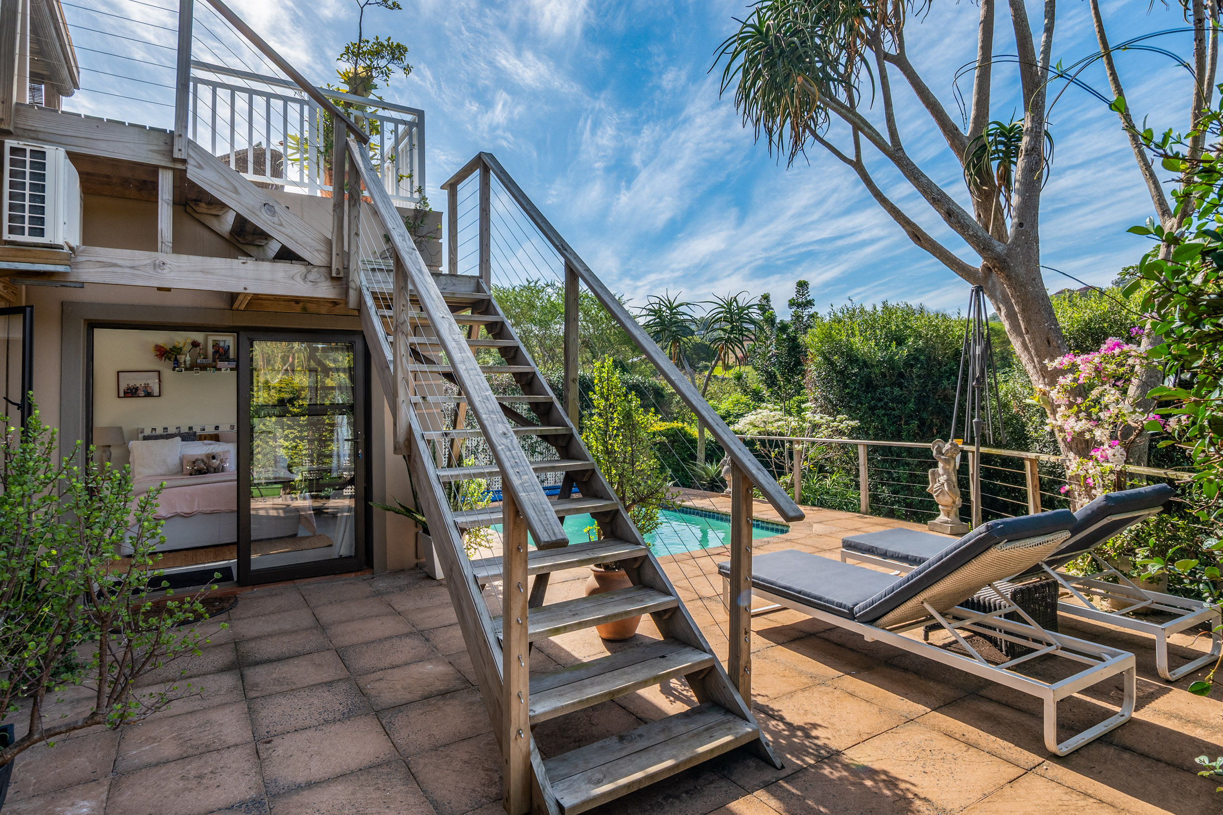  Forest Retreat with Solar Power and Exceptional Outdoor Living in Seaward Estate - 物件實景