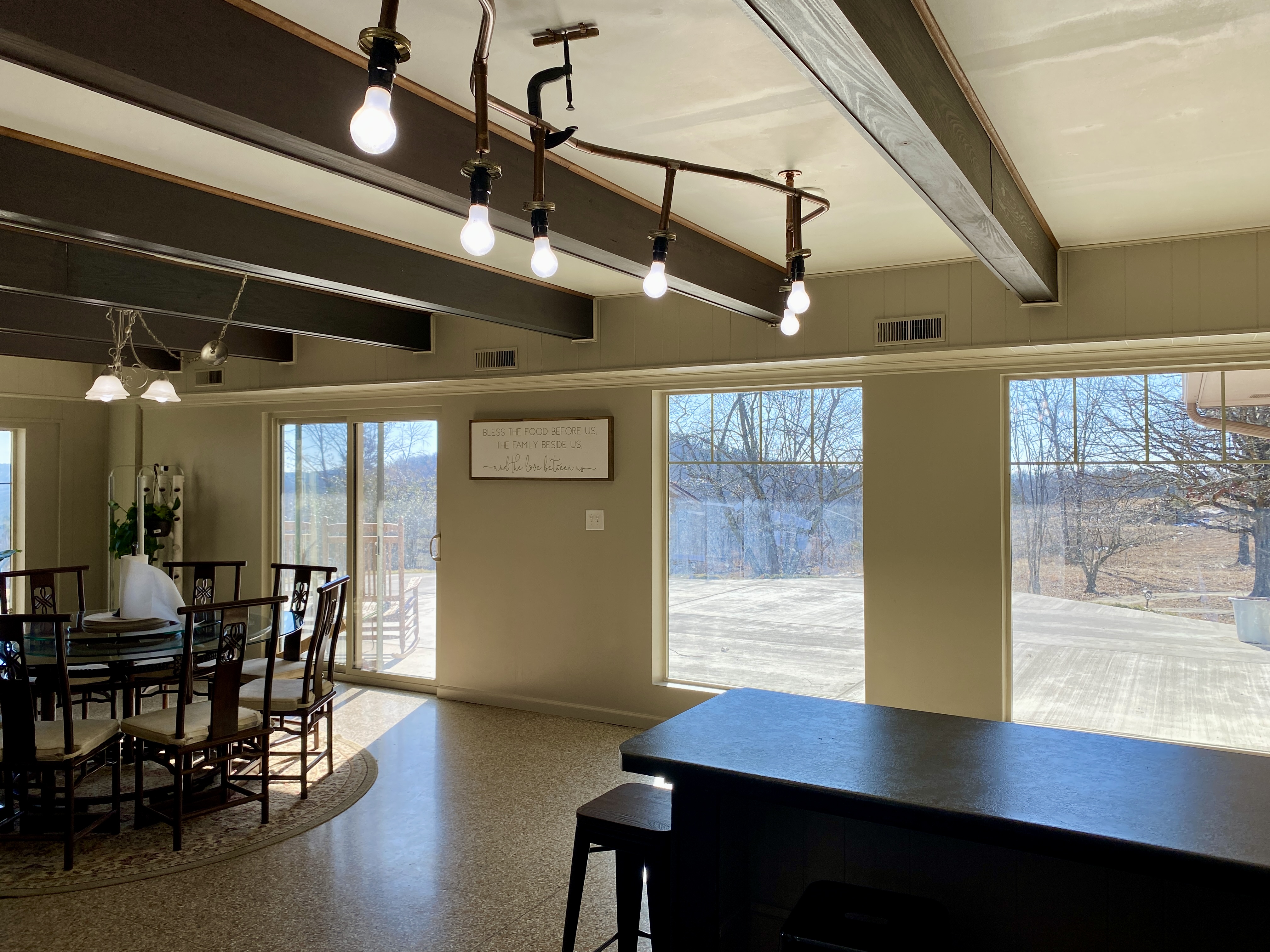 Ozone, Arkansas, 72854, United States, 5 Bedrooms Bedrooms, ,4 BathroomsBathrooms,Residential,For Sale,1943297