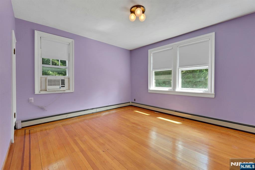 Leonia, New Jersey, 07605, United States, 5 Bedrooms Bedrooms, ,4 BathroomsBathrooms,Residential,For Sale,1934270