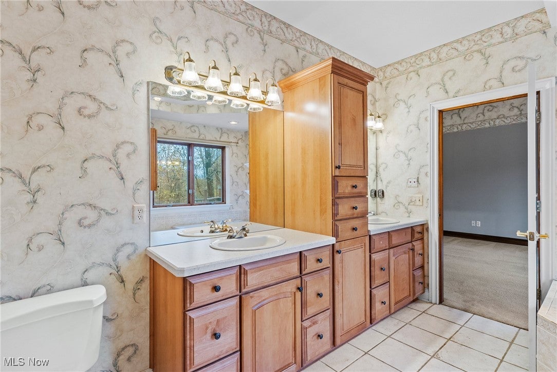 Chardon, Ohio, 44024, United States, 4 Bedrooms Bedrooms, ,5 BathroomsBathrooms,Residential,For Sale,1985731