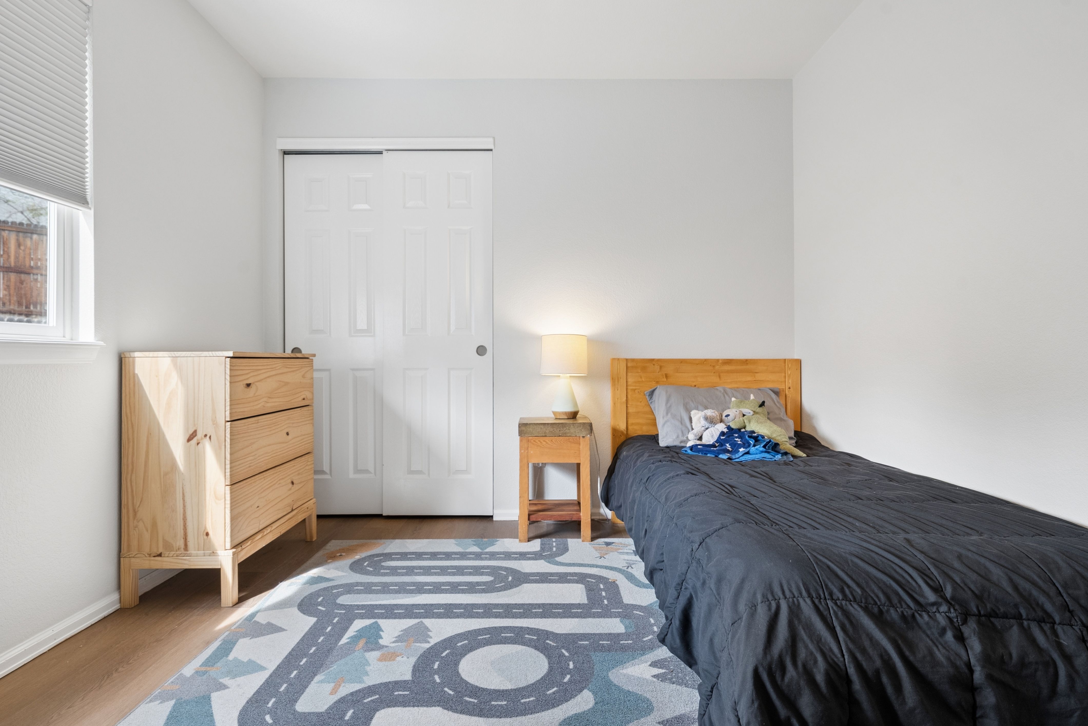  Tucked in a Quiet Cul-De-Sac in the Desirable Deza Estates - 物件實景