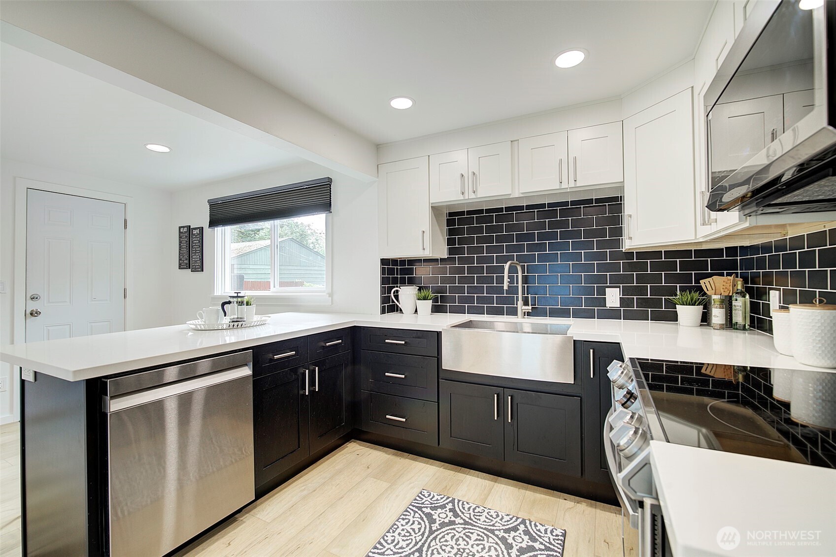 Seattle, Washington, 98126, United States, 3 Bedrooms Bedrooms, ,2 BathroomsBathrooms,Residential,For Sale,1882330