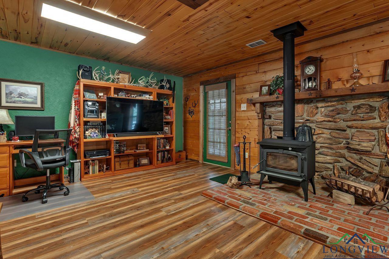 Marshall, Texas, 75672, United States, 3 Bedrooms Bedrooms, ,3 BathroomsBathrooms,Residential,For Sale,1906787