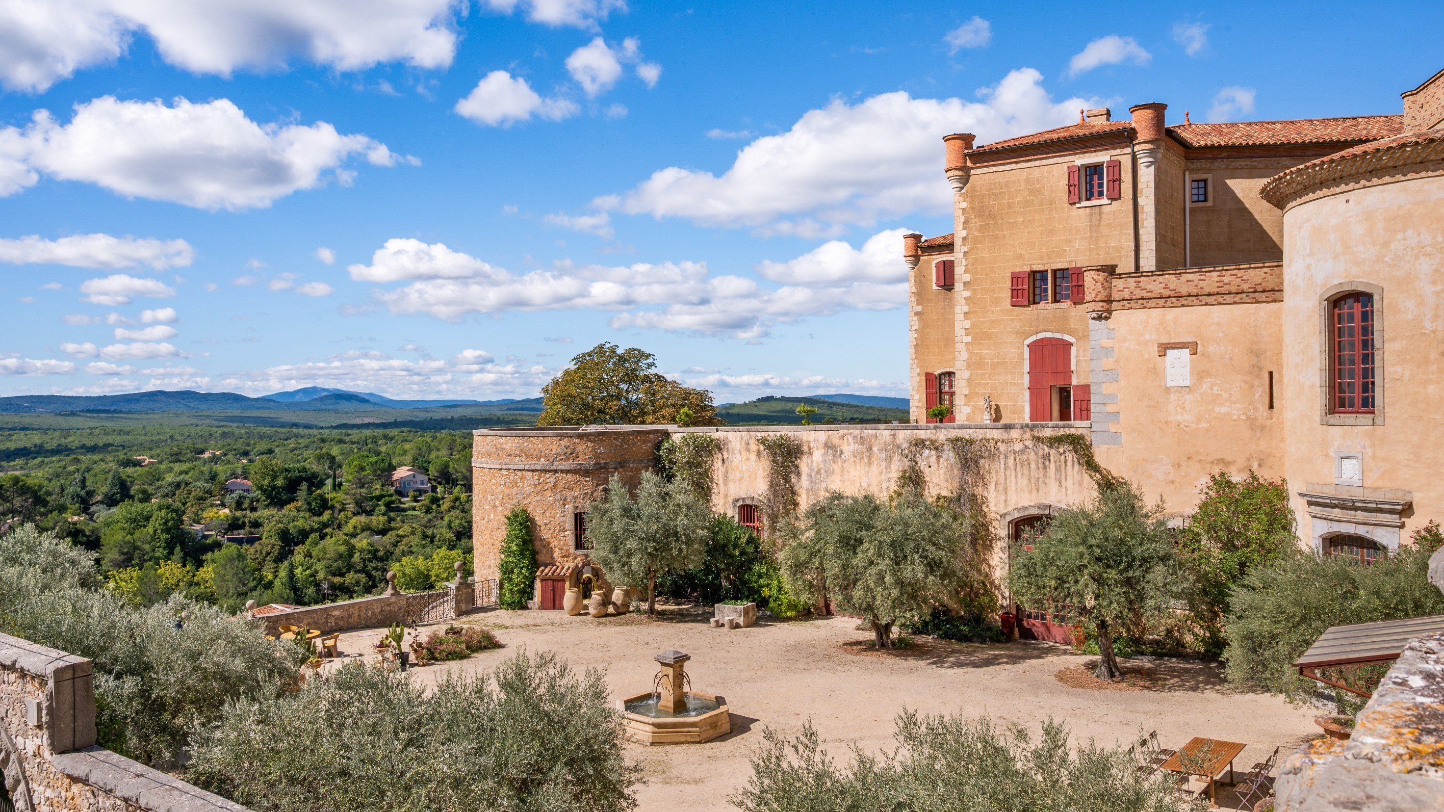 Exceptional Château in Provence – Elegance, History & Refinement - 物件實景
