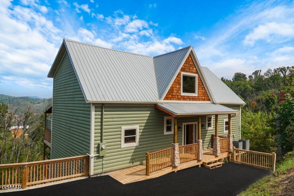 Gatlinburg, Tennessee, 37738, United States, 4 Bedrooms Bedrooms, ,6 BathroomsBathrooms,Residential,For Sale,1976574