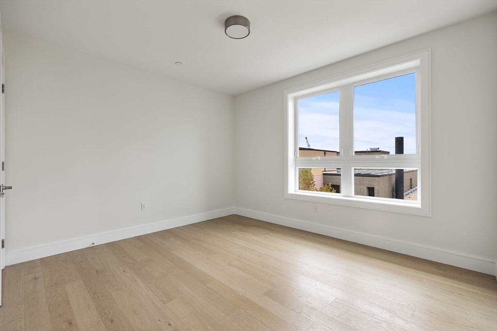 Boston, Massachusetts, 02128, United States, 2 Bedrooms Bedrooms, ,2 BathroomsBathrooms,Residential,For Sale,1981806