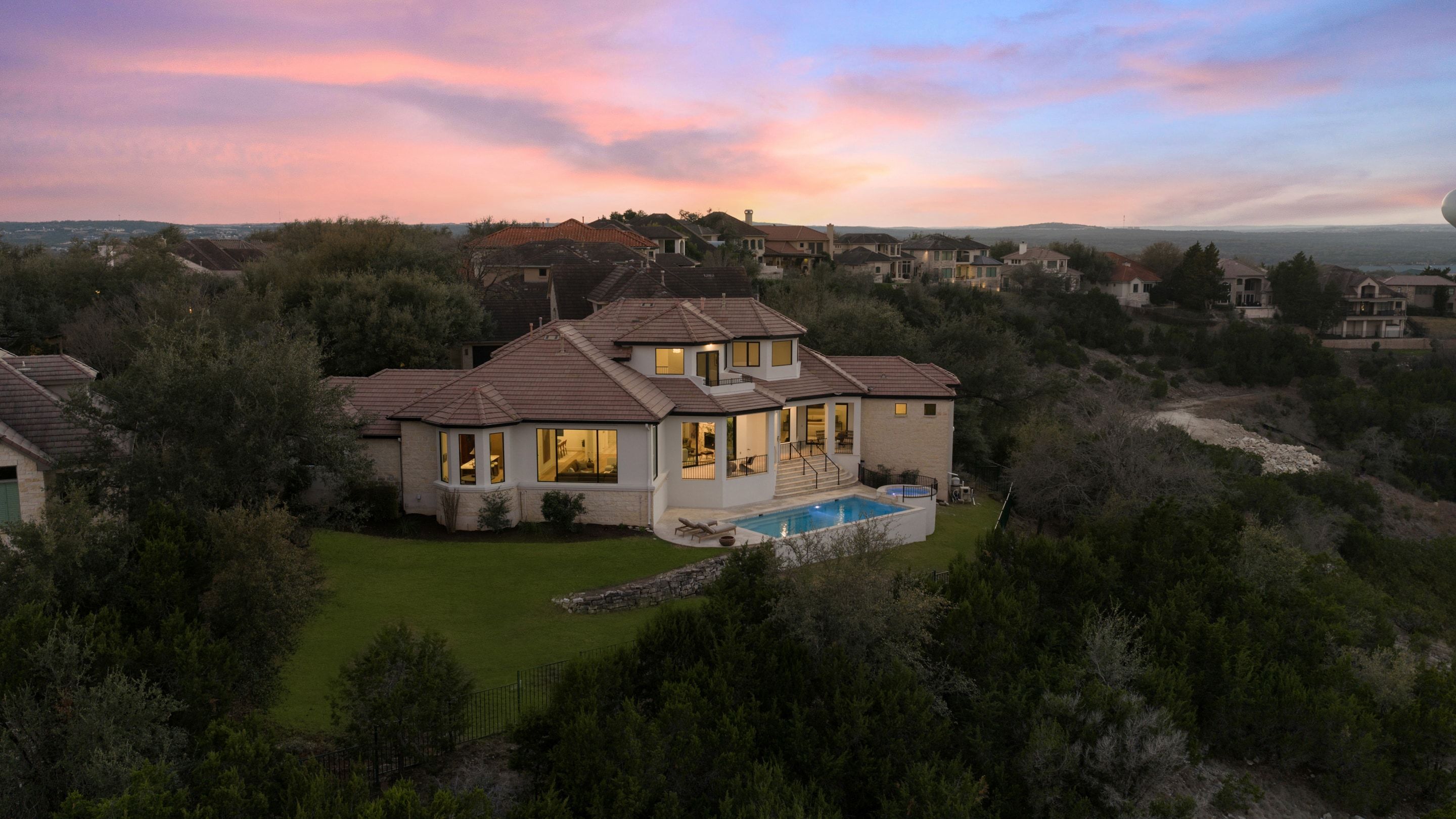  Privately Gated + Completely Reimagined in Barton Creek - 物件實景