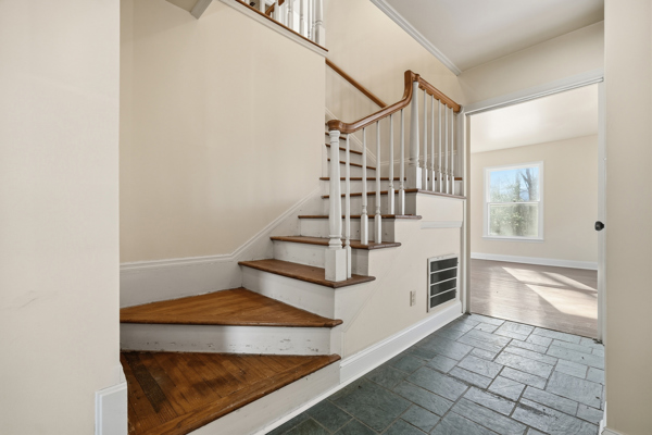 Middlesboro, Kentucky, 40965, United States, 3 Bedrooms Bedrooms, ,2 BathroomsBathrooms,Residential,For Sale,2012565