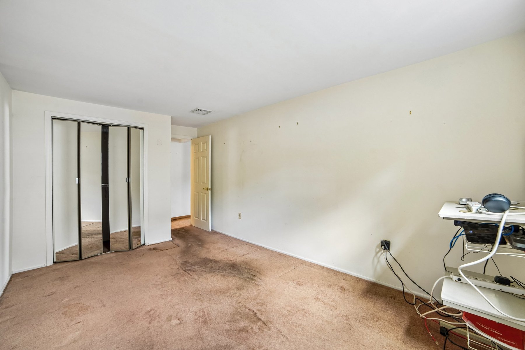  ?Oak Park? Bi-Level Provides Space Location and Long-Term Value - 物件實景
